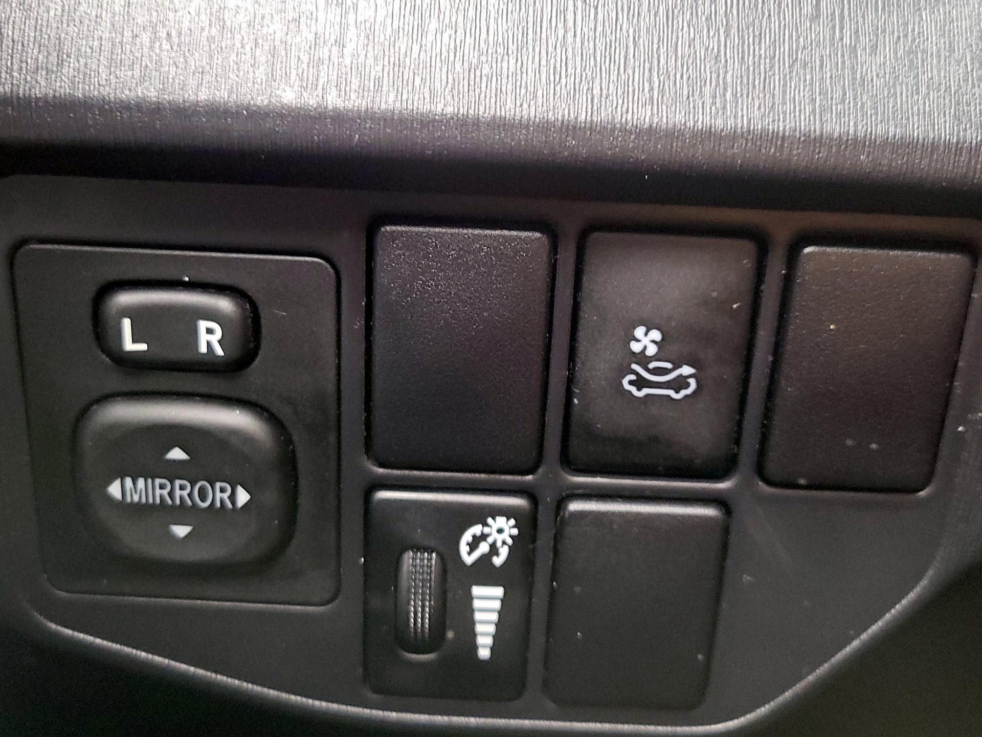 Thumbnail: 2014 Toyota Prius - 13