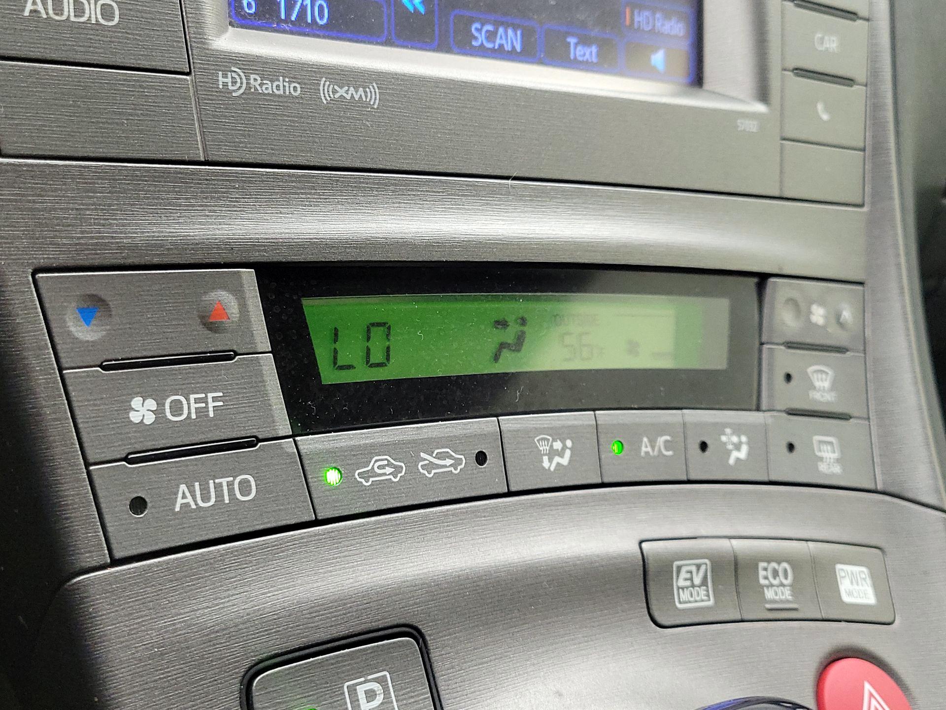 Thumbnail: 2014 Toyota Prius - 16