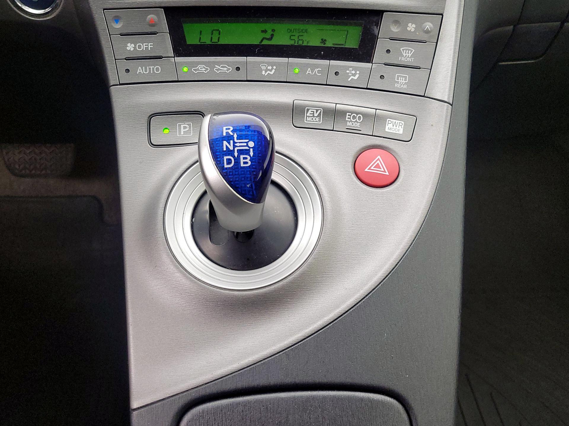 Thumbnail: 2014 Toyota Prius - 17