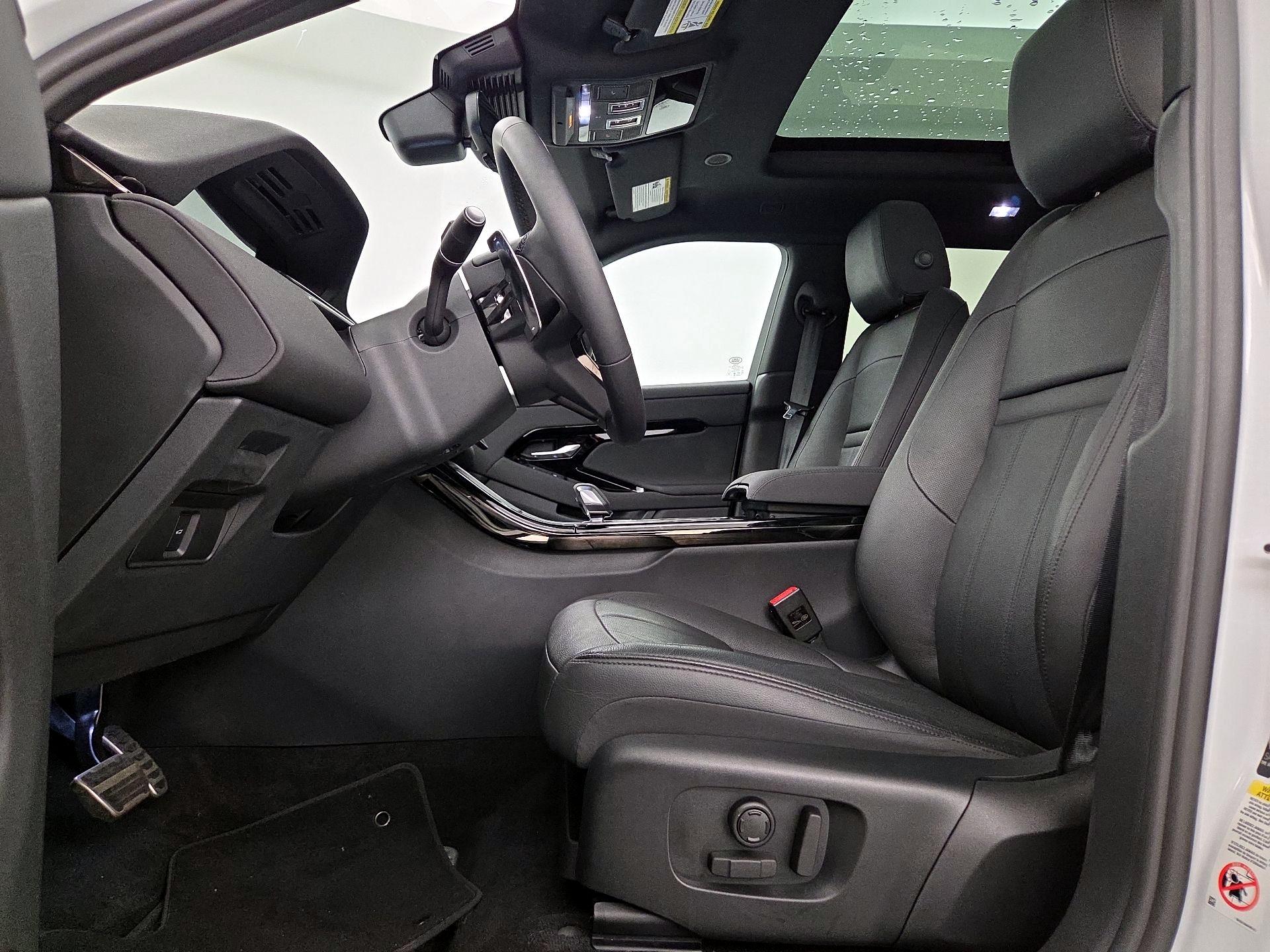 Thumbnail: 2024 Land Rover Range Rover Evoque - 11