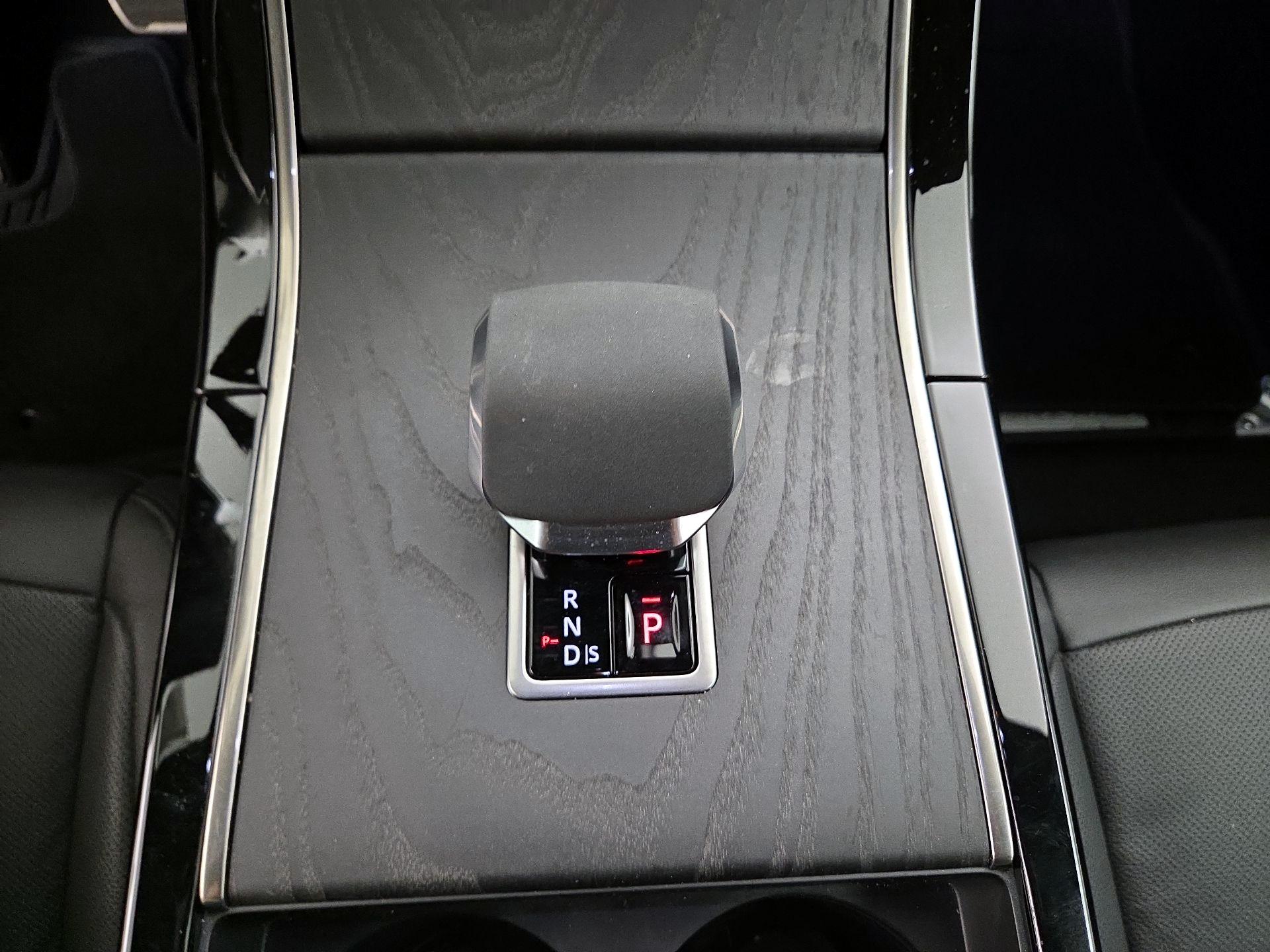 Thumbnail: 2024 Land Rover Range Rover Evoque - 17