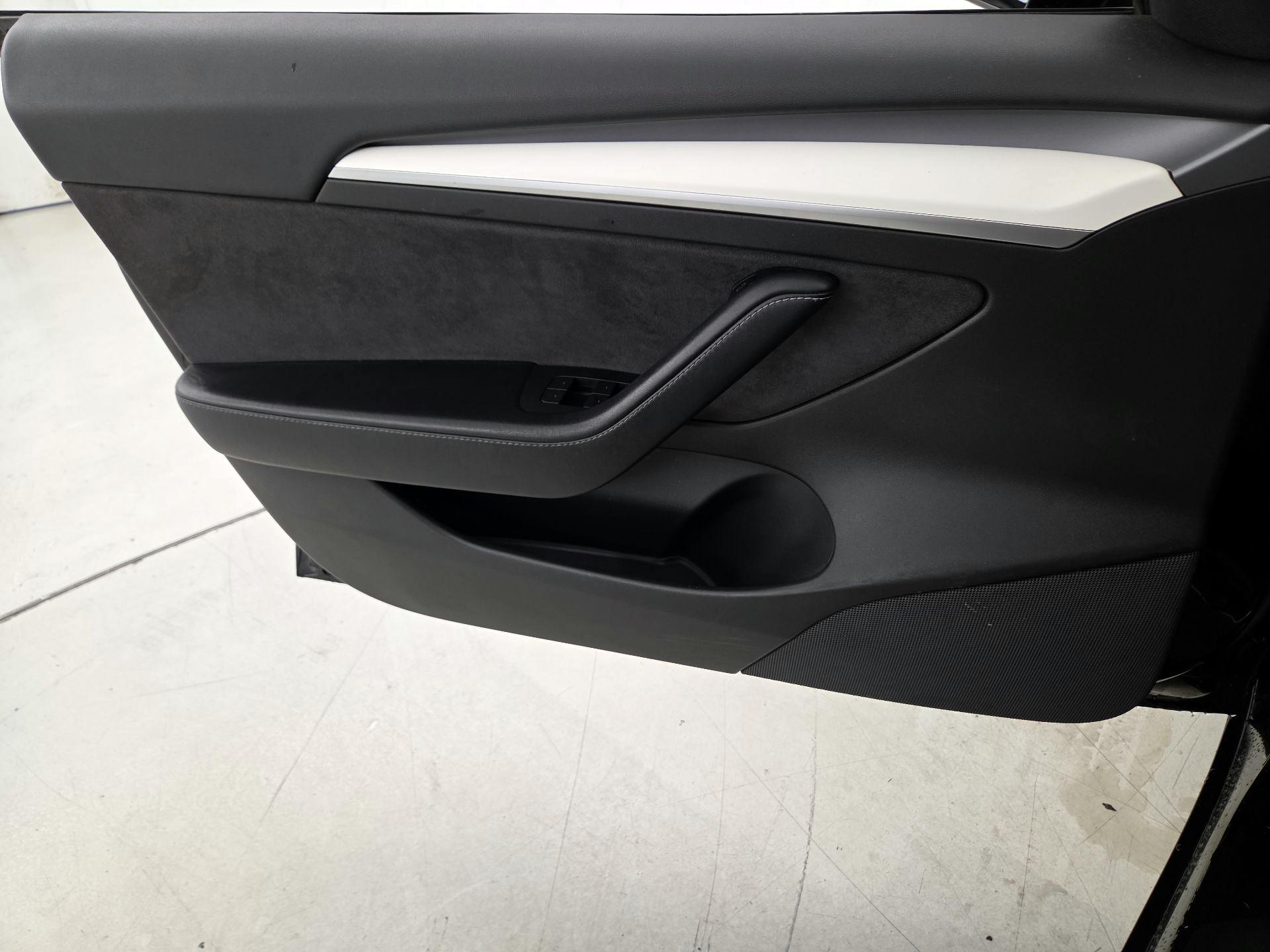 Thumbnail: 2021 Tesla Model 3 - 12