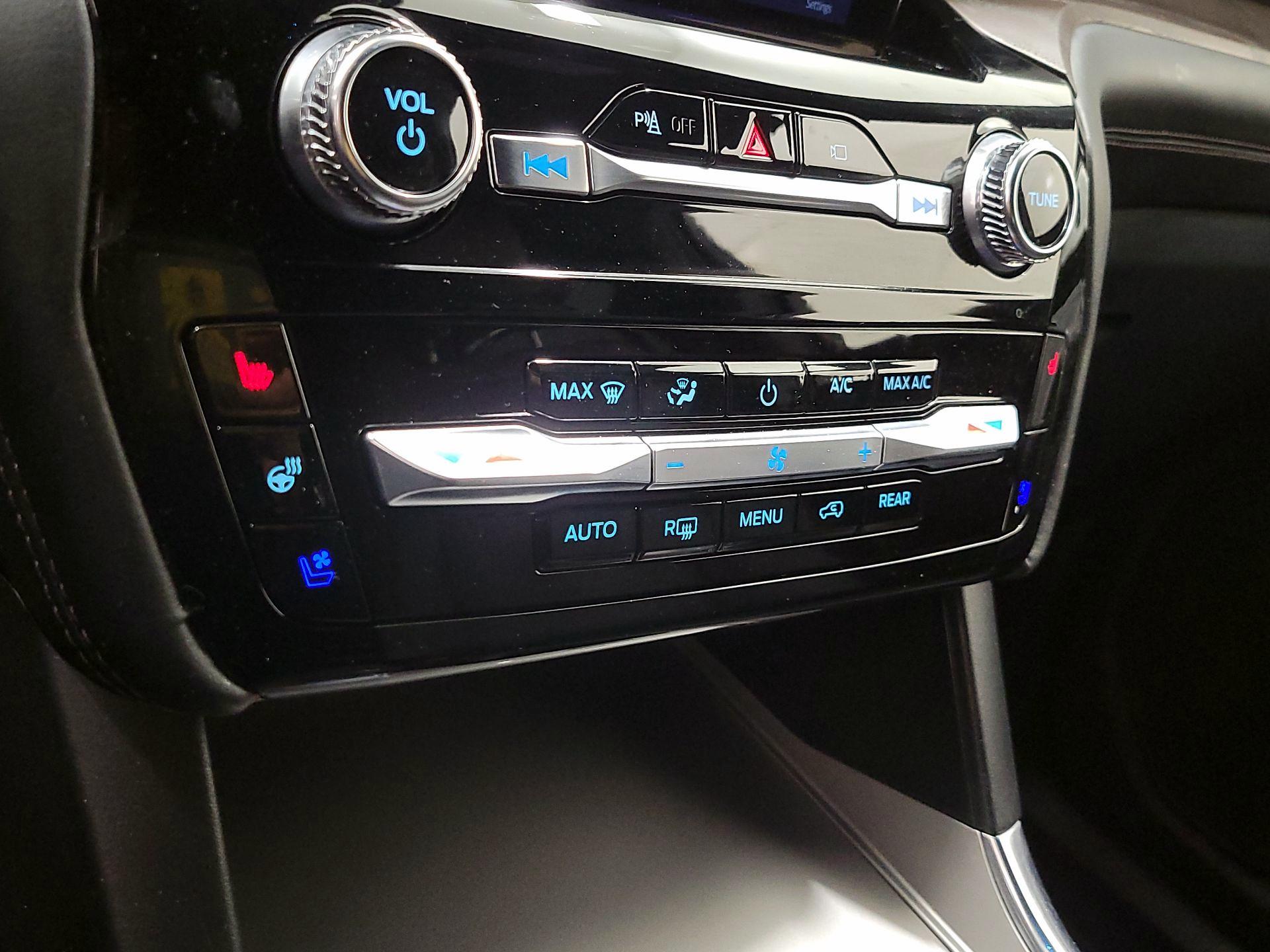 Thumbnail: 2022 Ford Explorer - 17