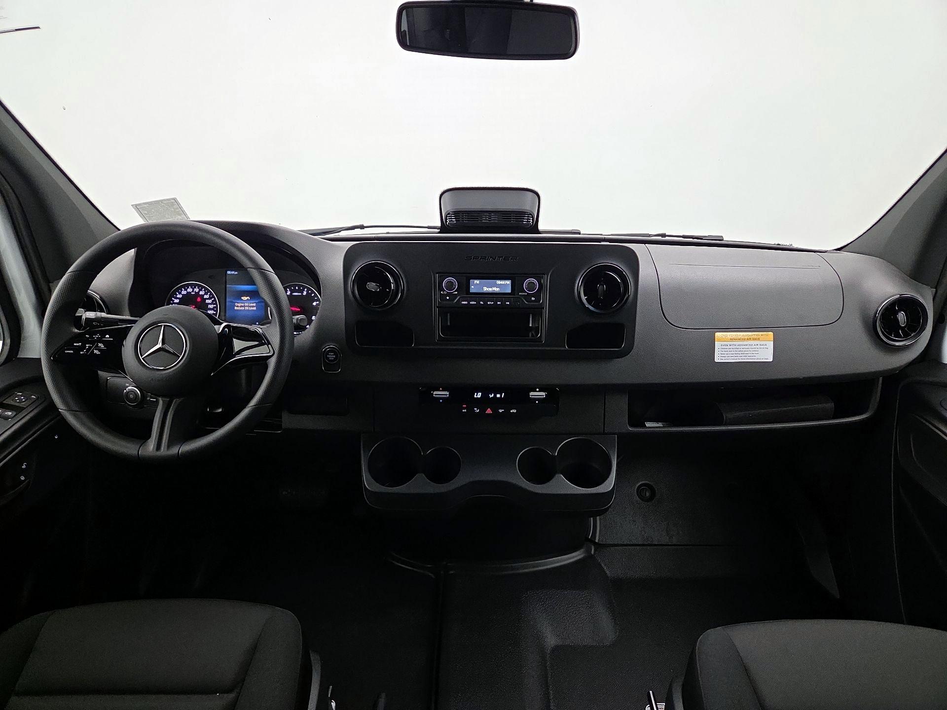 Thumbnail: 2025 Mercedes-Benz Sprinter - 9