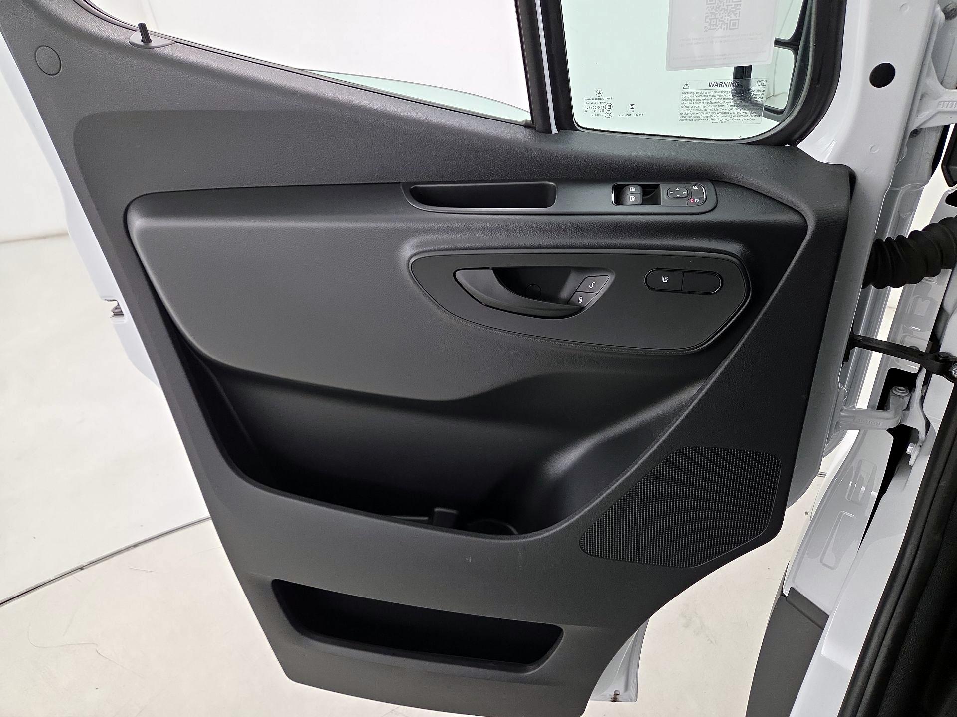 Thumbnail: 2025 Mercedes-Benz Sprinter - 12