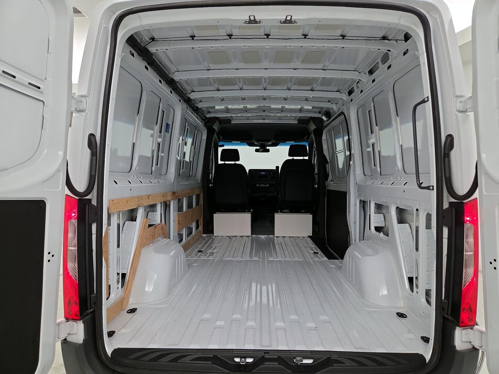 Thumbnail: 2025 Mercedes-Benz Sprinter - 19