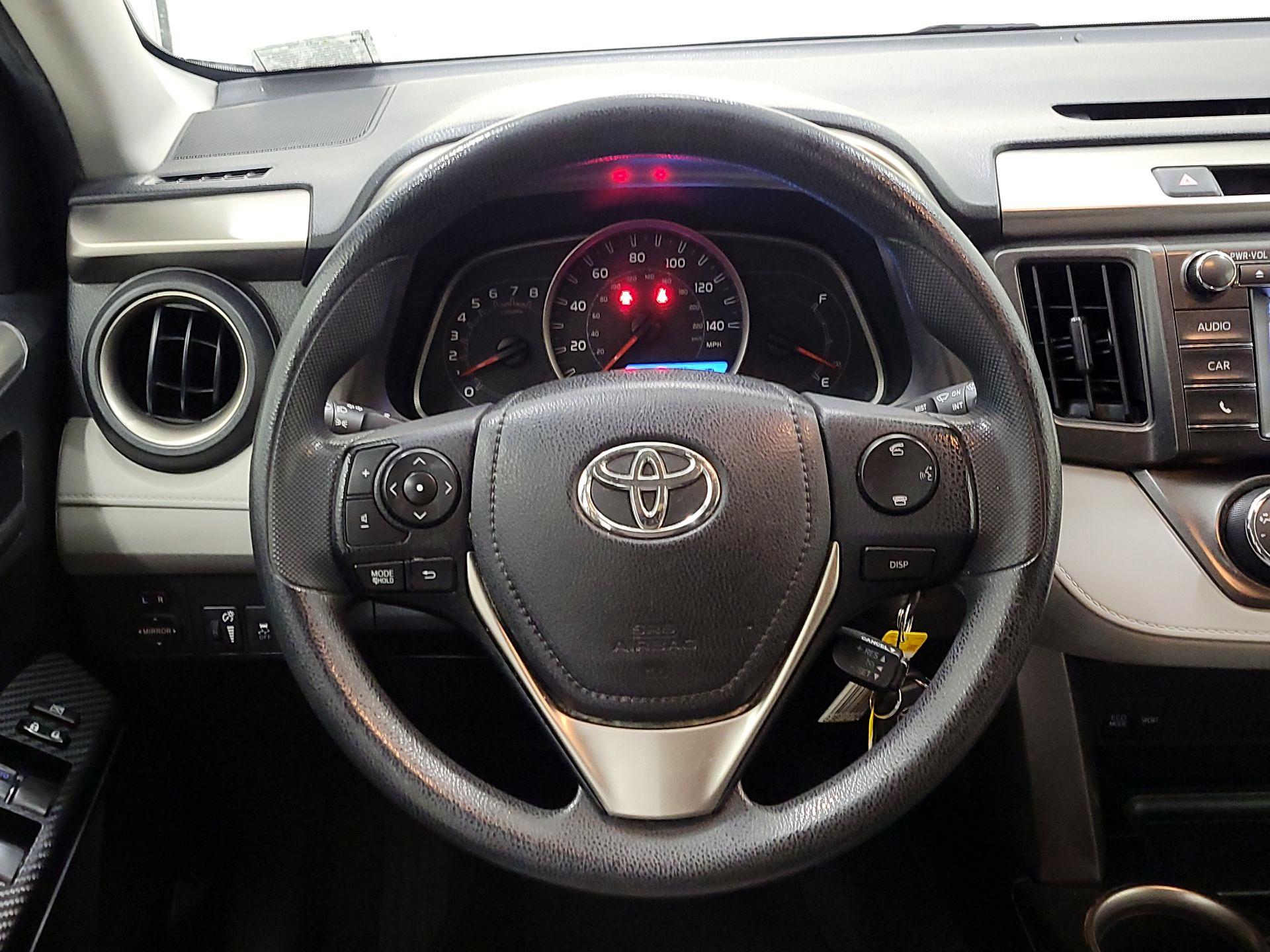 Thumbnail: 2015 Toyota RAV4 - 10