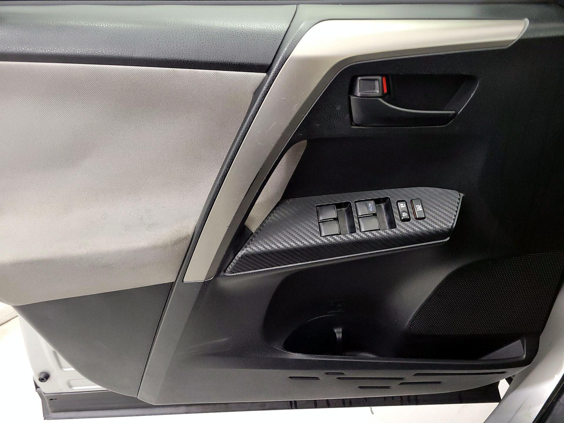 Thumbnail: 2015 Toyota RAV4 - 12