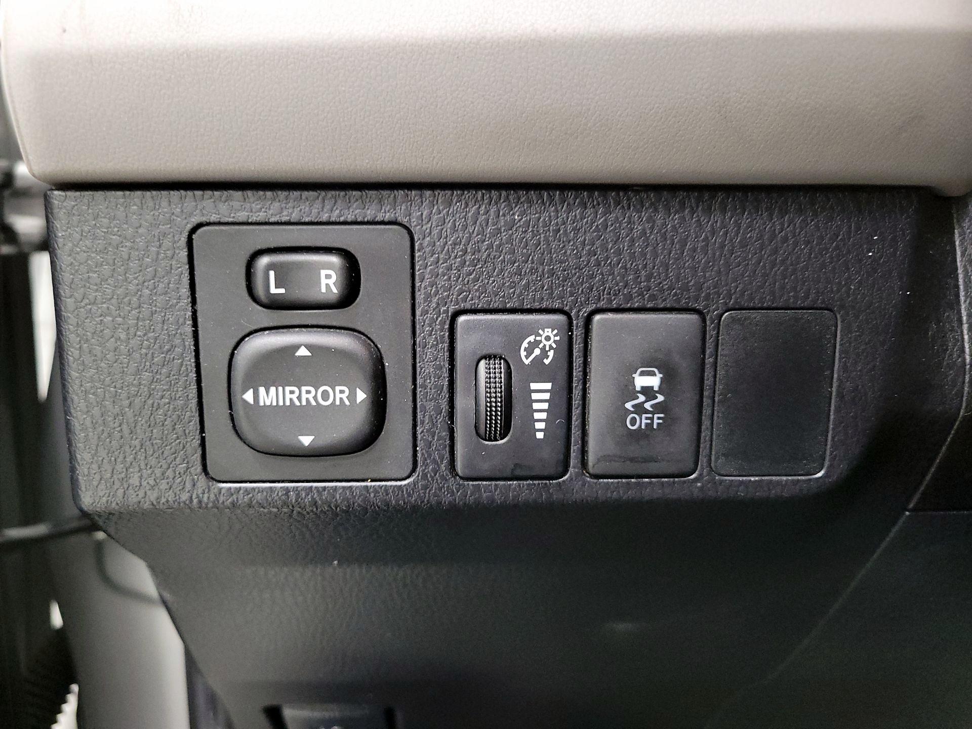 Thumbnail: 2015 Toyota RAV4 - 13