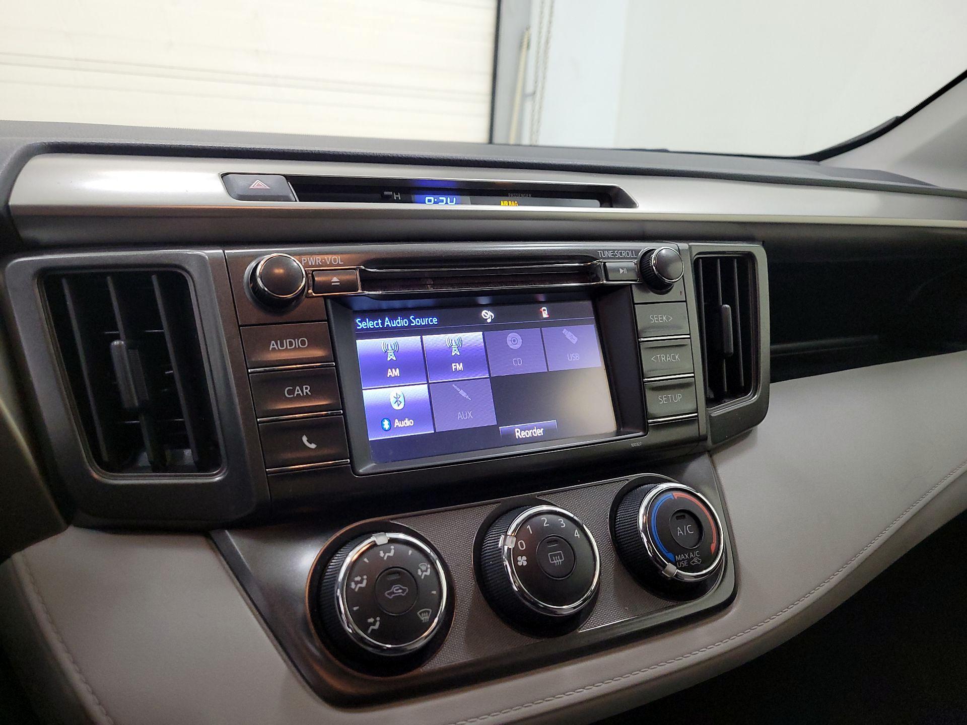 Thumbnail: 2015 Toyota RAV4 - 15