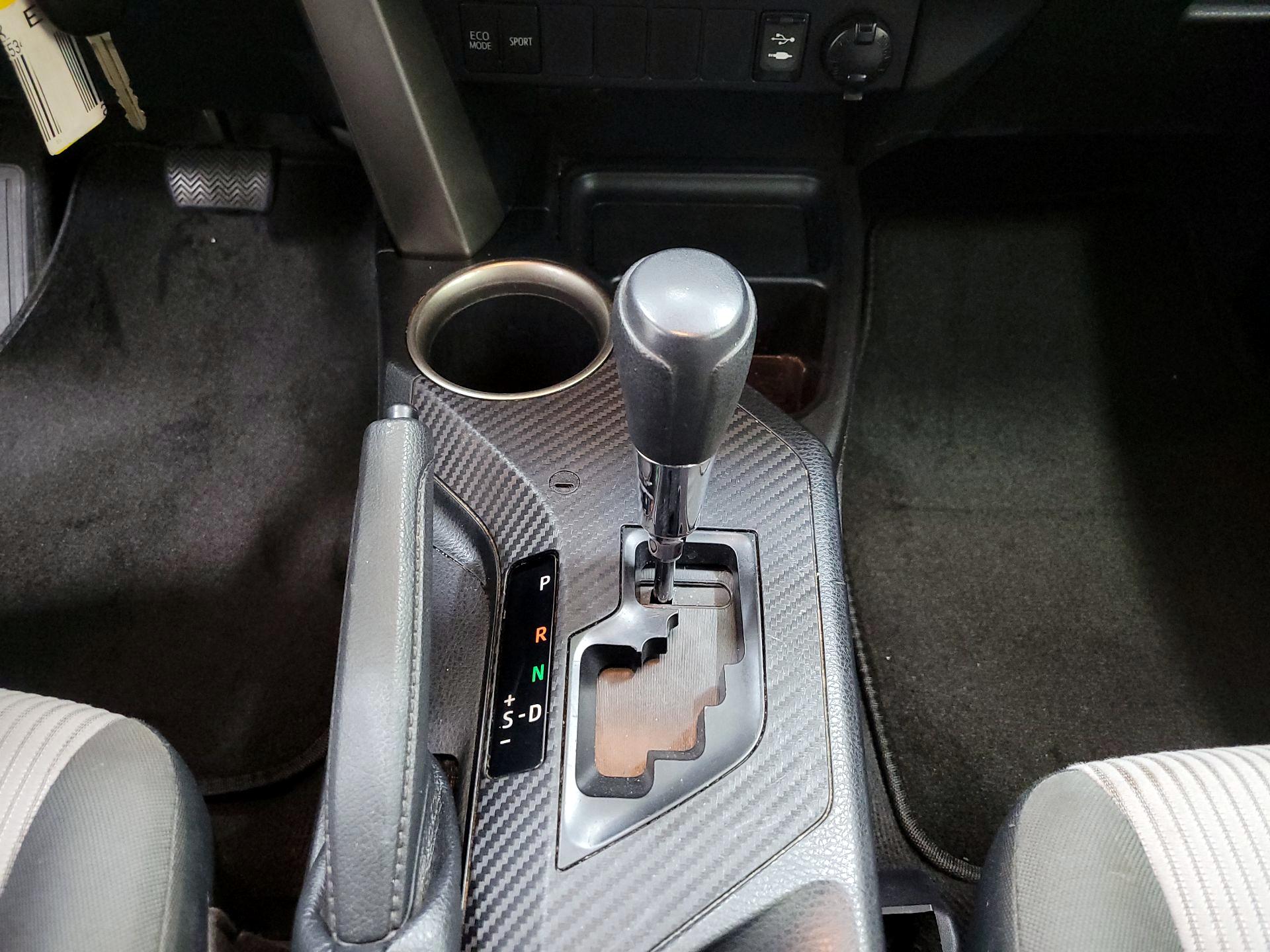 Thumbnail: 2015 Toyota RAV4 - 17