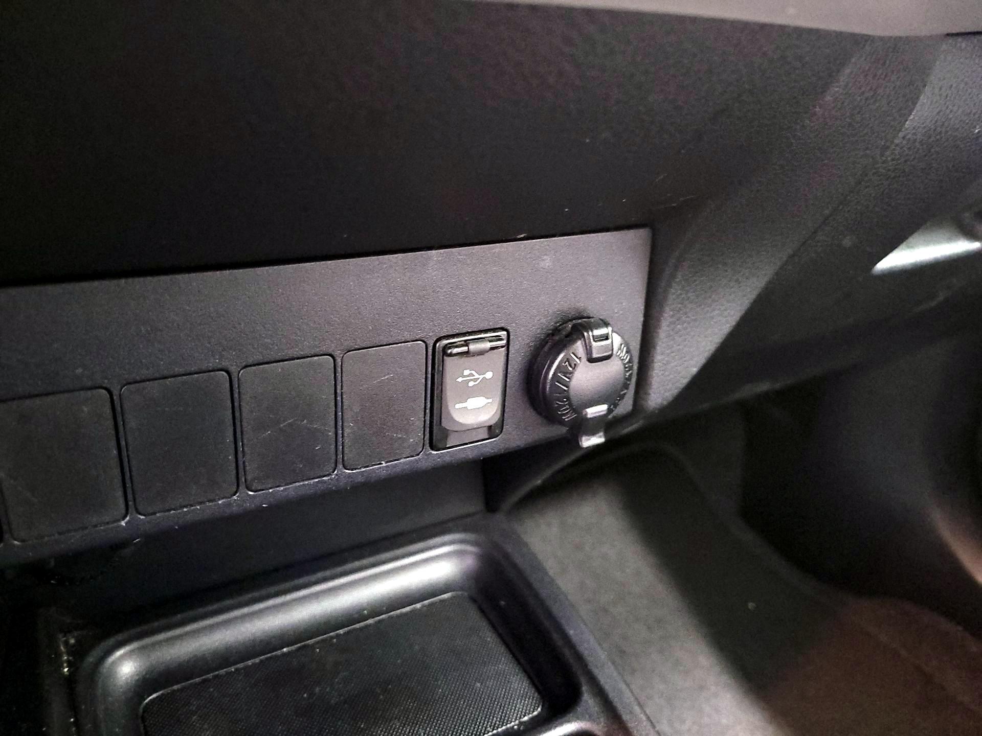 Thumbnail: 2015 Toyota RAV4 - 18