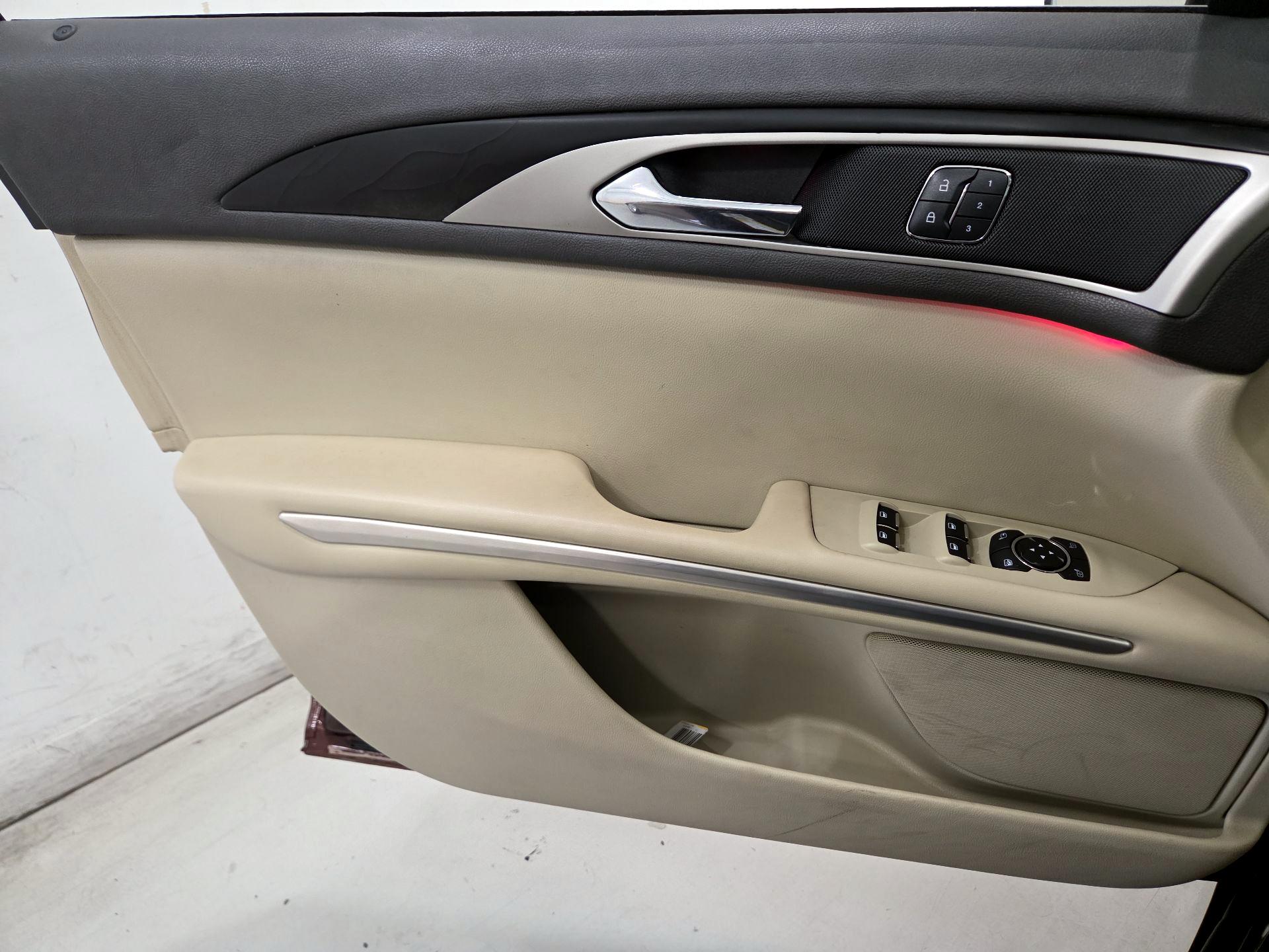 Thumbnail: 2015 Lincoln MKZ - 12