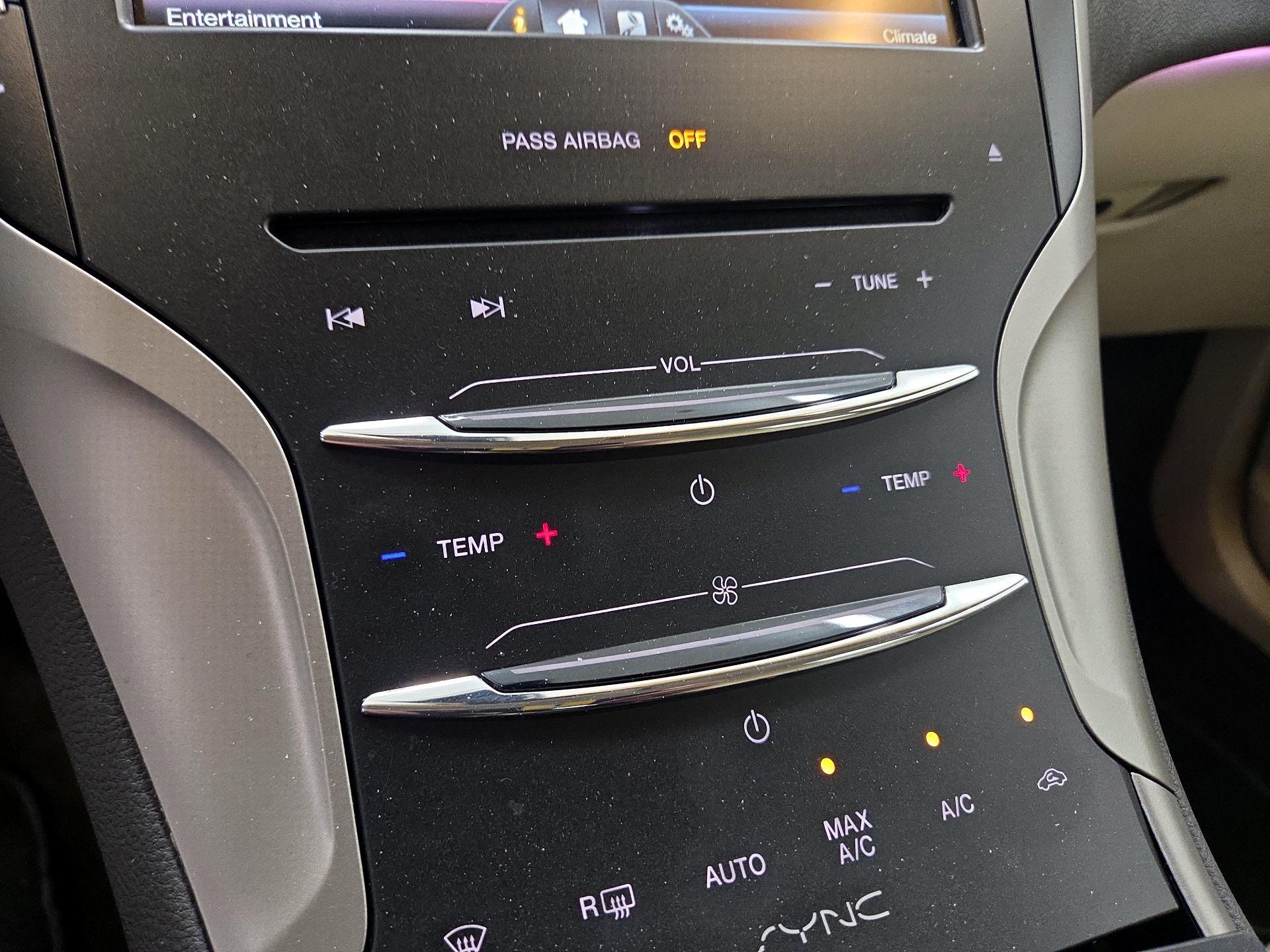 Thumbnail: 2015 Lincoln MKZ - 17