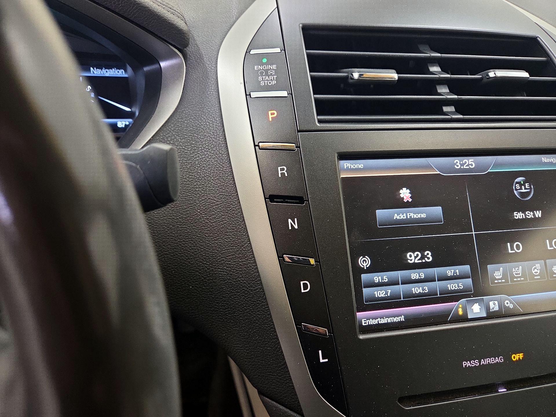 Thumbnail: 2015 Lincoln MKZ - 18