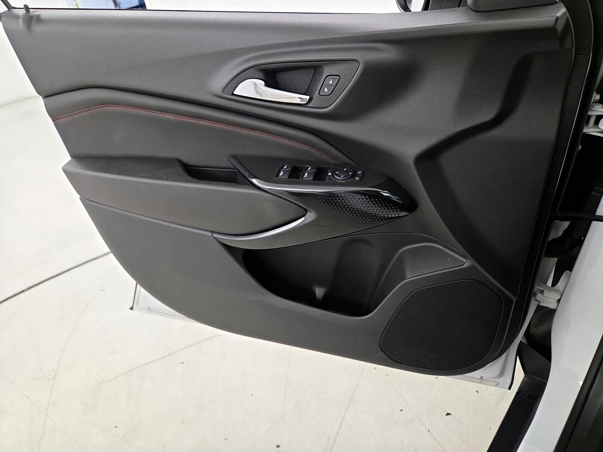 Thumbnail: 2025 Chevrolet Trax - 12