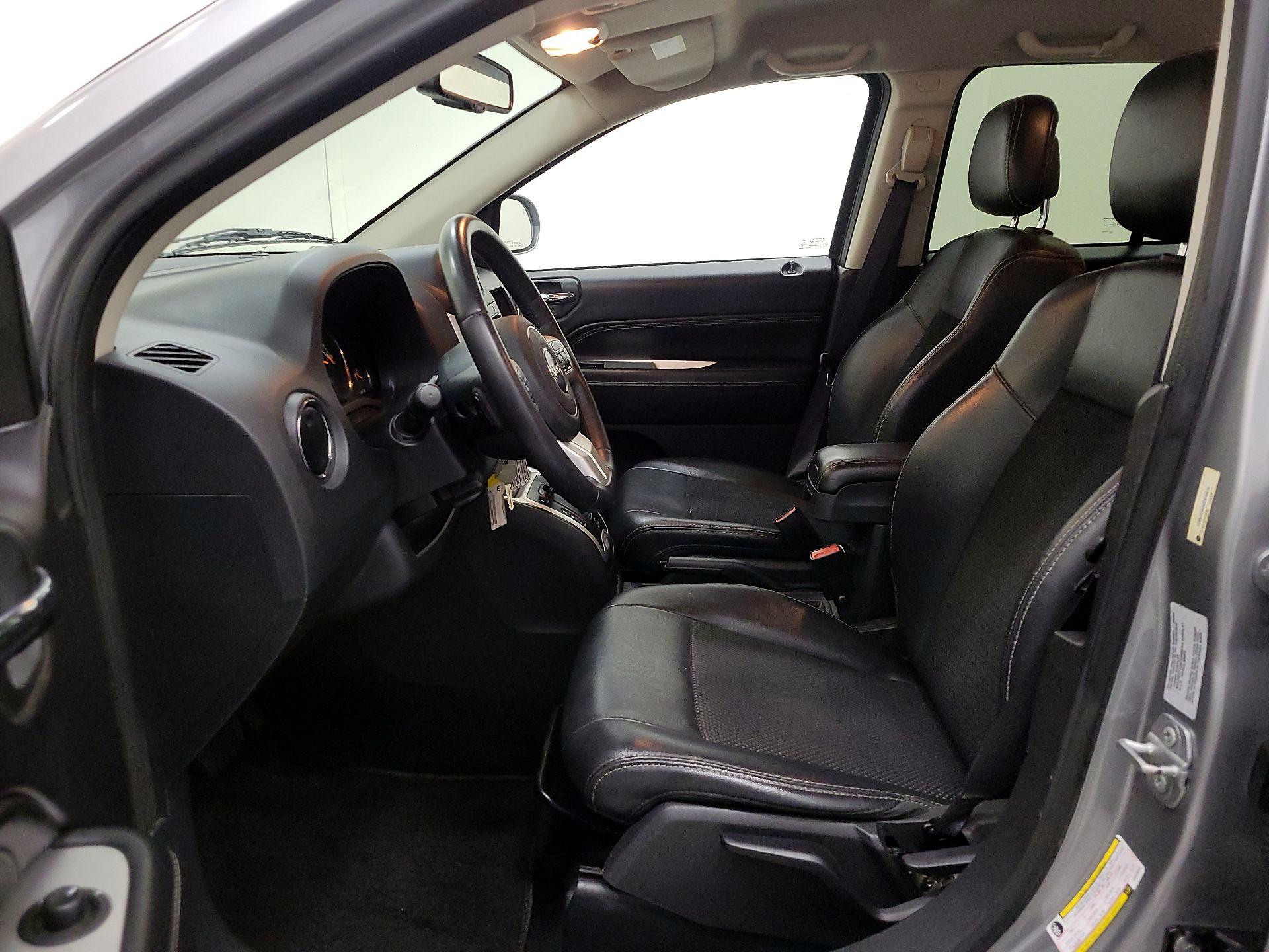 Thumbnail: 2016 Jeep Compass - 11