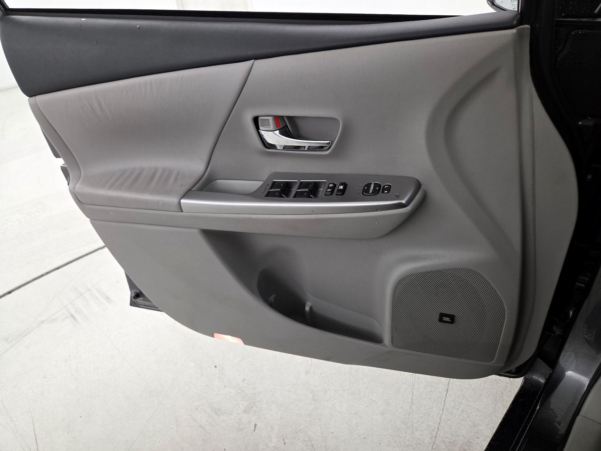 Thumbnail: 2015 Toyota Prius v - 12