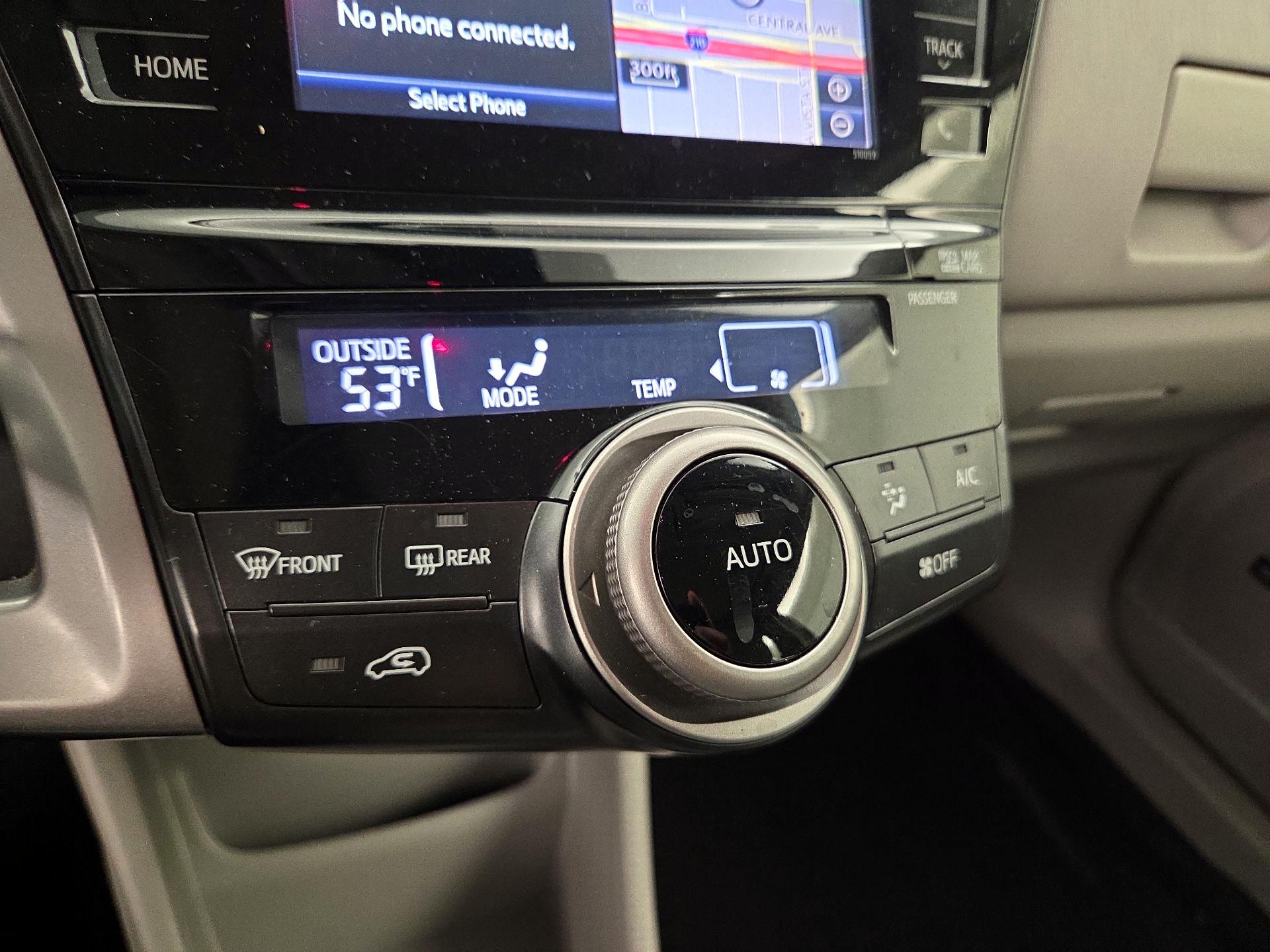 Thumbnail: 2015 Toyota Prius v - 17