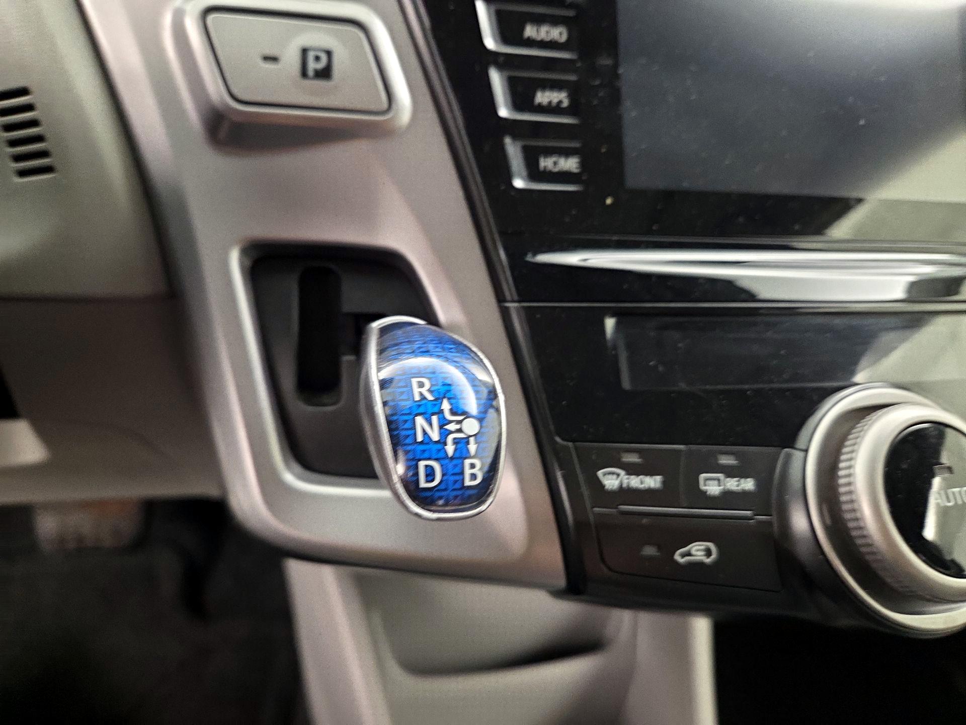 Thumbnail: 2015 Toyota Prius v - 18