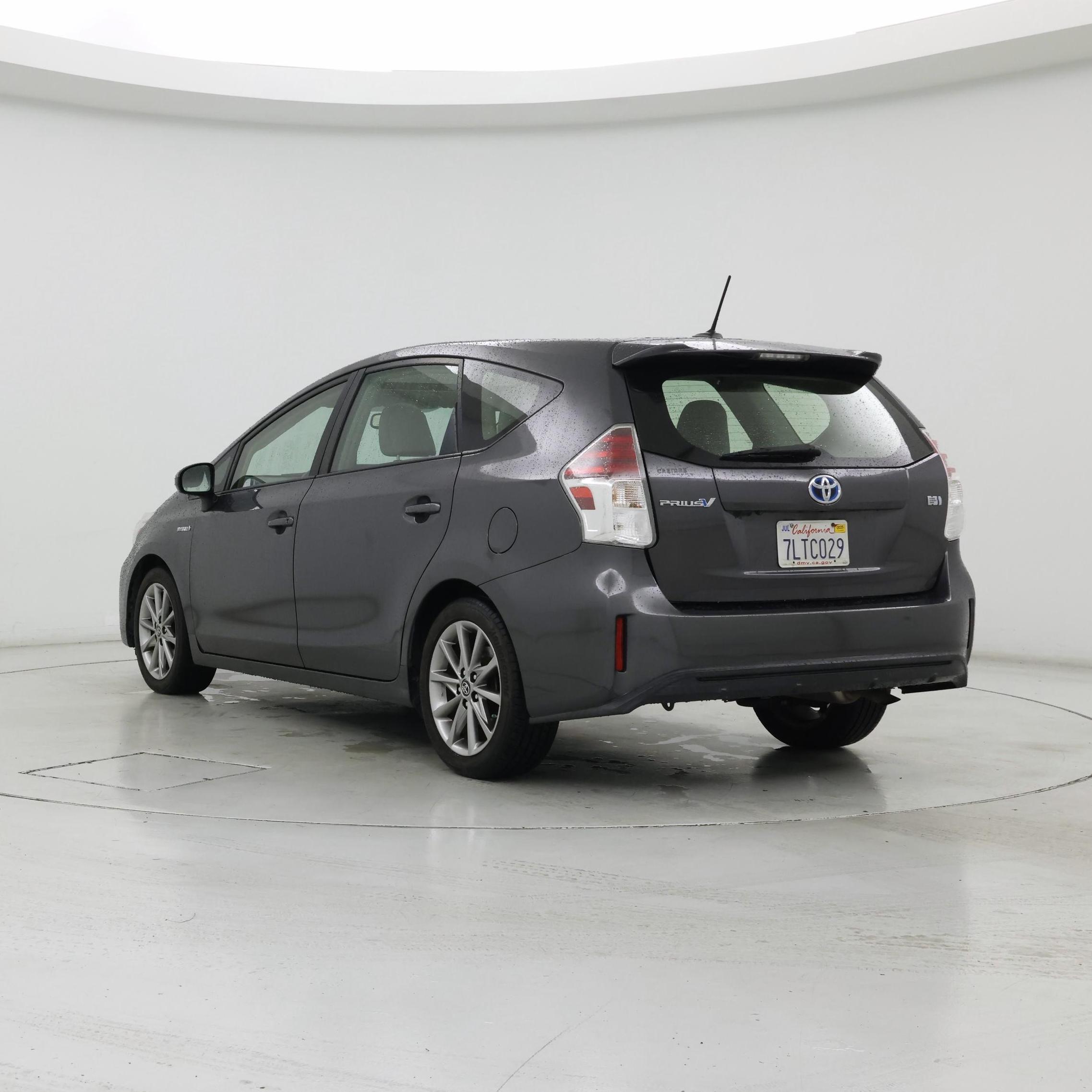 Thumbnail: 2015 Toyota Prius v - 2