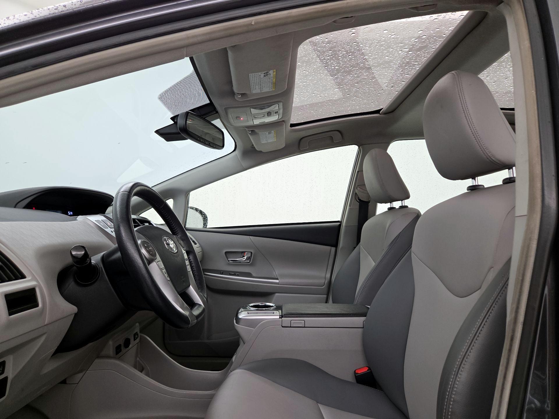 Thumbnail: 2015 Toyota Prius v - 20