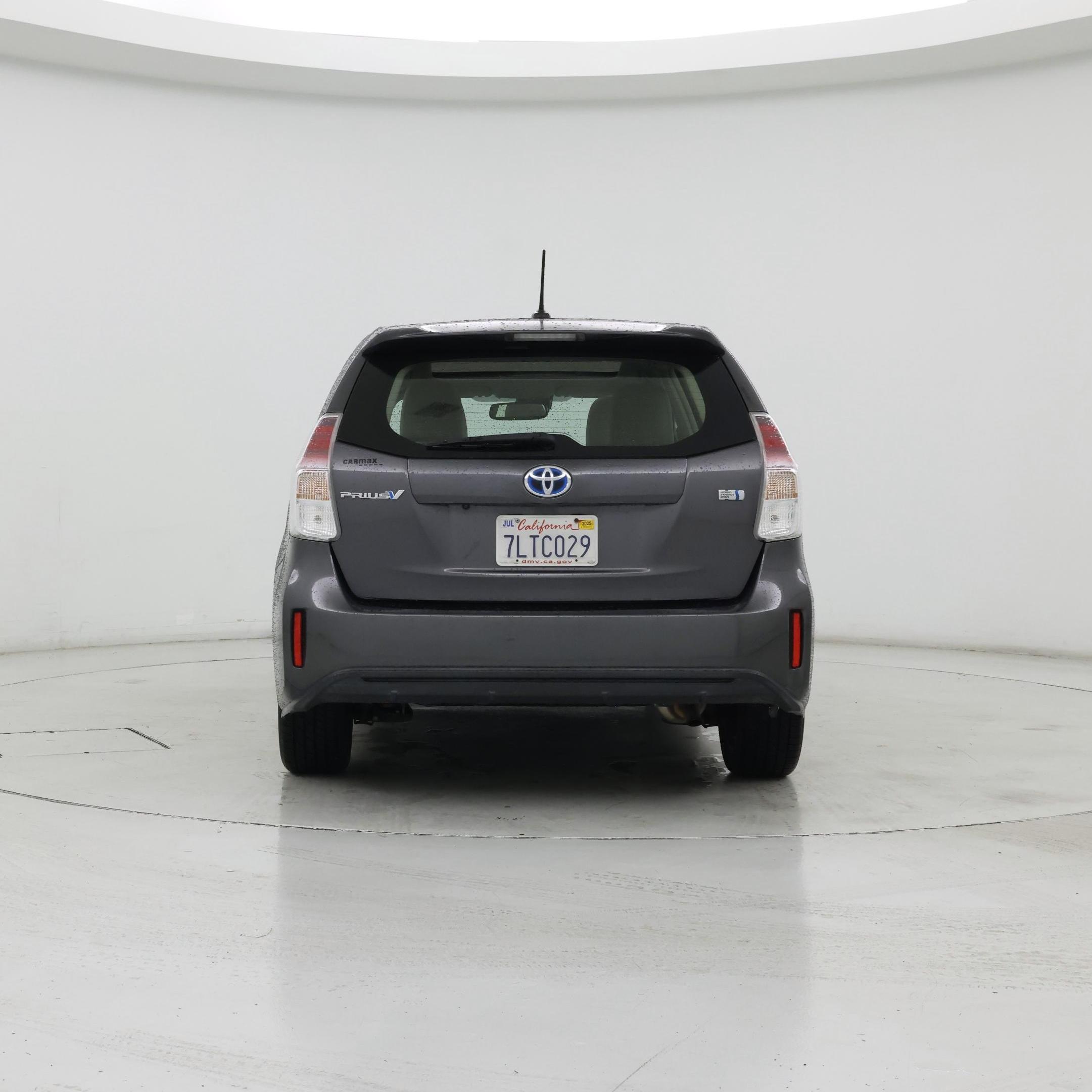 Thumbnail: 2015 Toyota Prius v - 6
