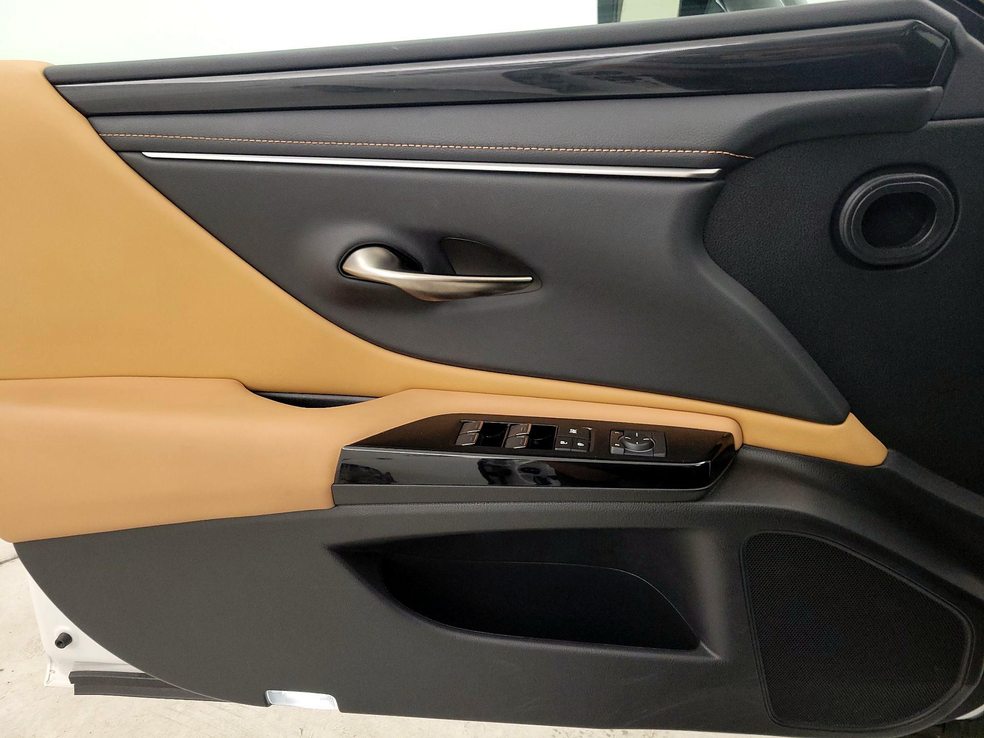 Thumbnail: 2025 Lexus ES - 12