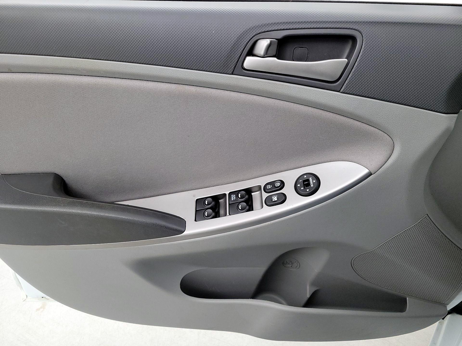 Thumbnail: 2016 Hyundai Accent - 12