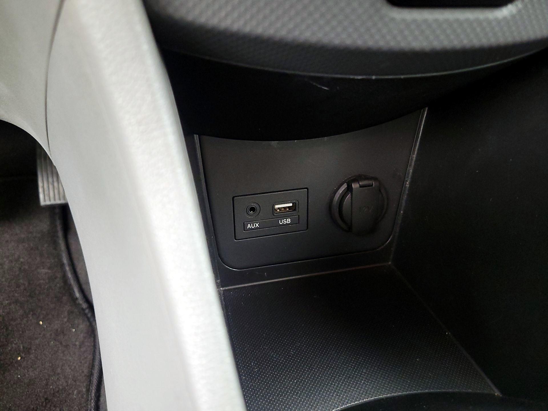 Thumbnail: 2016 Hyundai Accent - 17