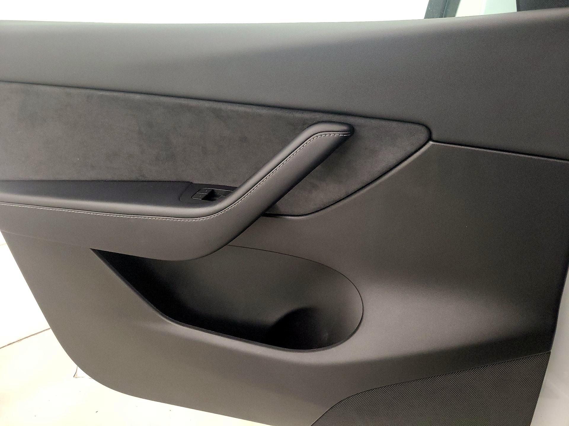 Thumbnail: 2022 Tesla Model Y - 12