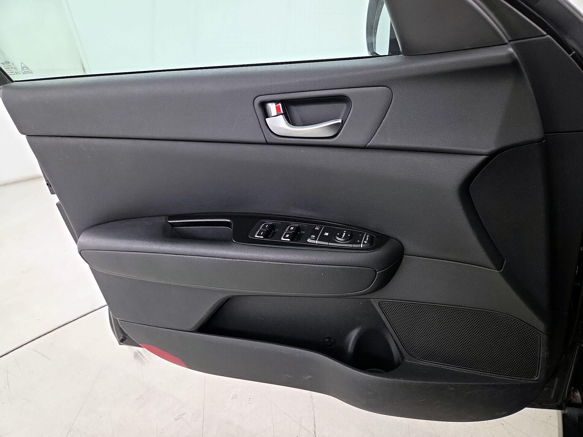 Thumbnail: 2019 Kia Optima - 12