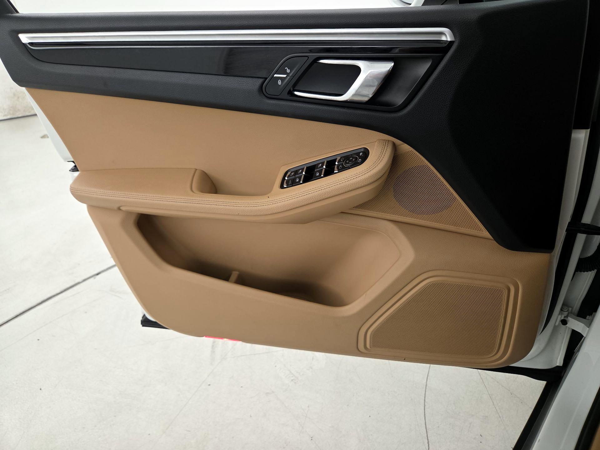 Thumbnail: 2017 Porsche Macan - 12