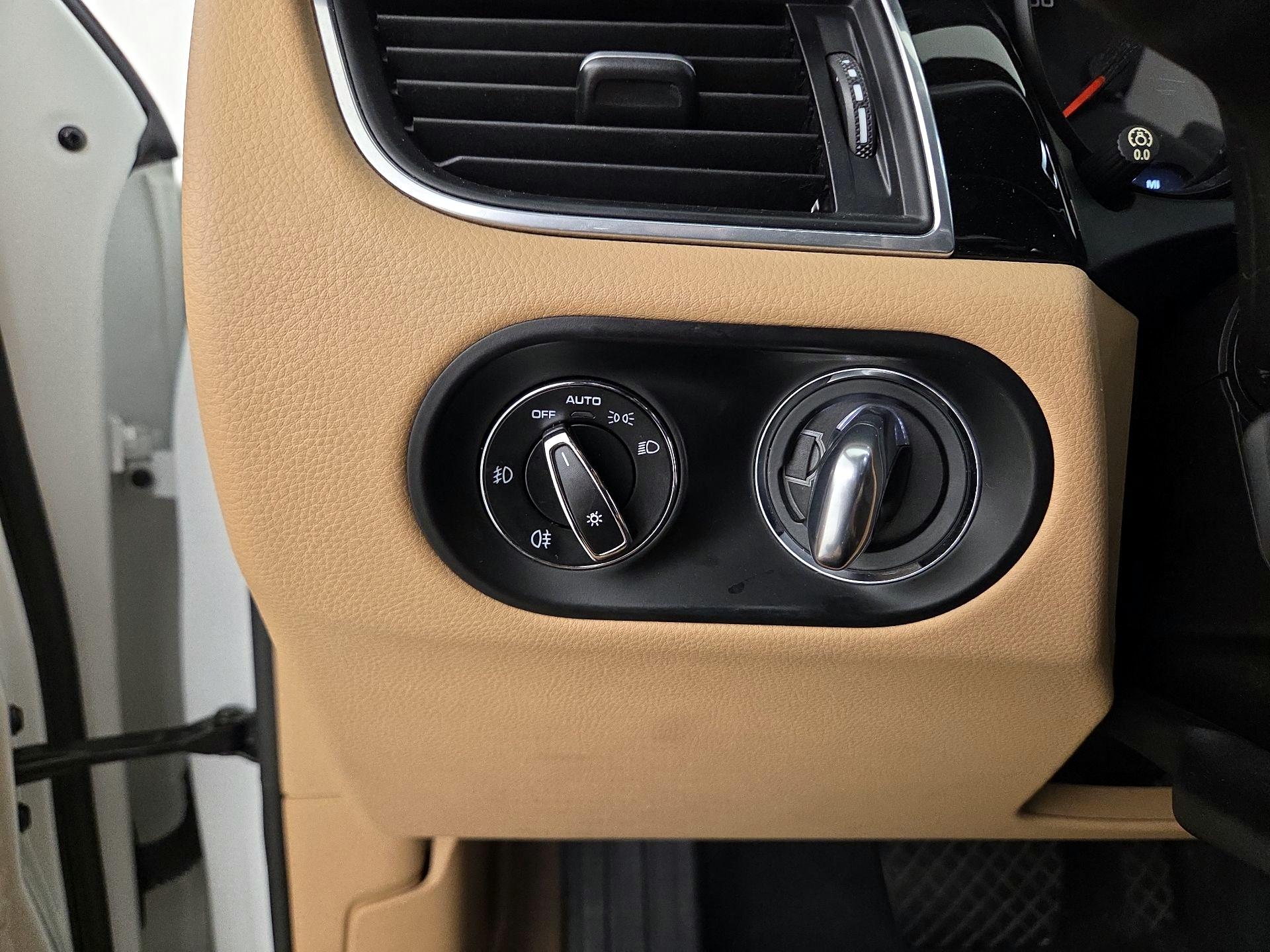 Thumbnail: 2017 Porsche Macan - 13