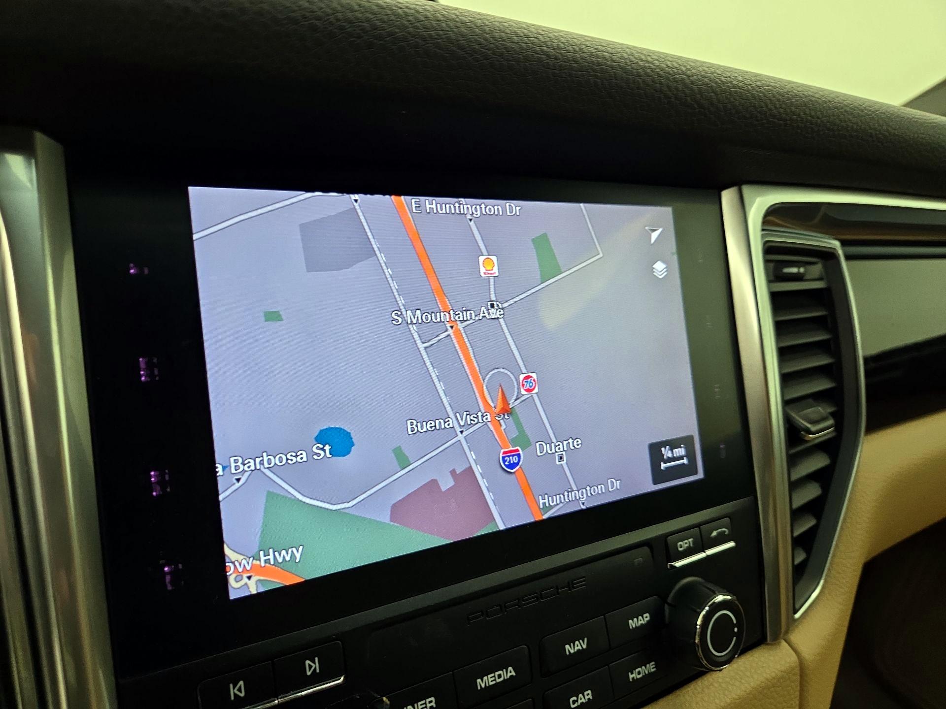 Thumbnail: 2017 Porsche Macan - 14