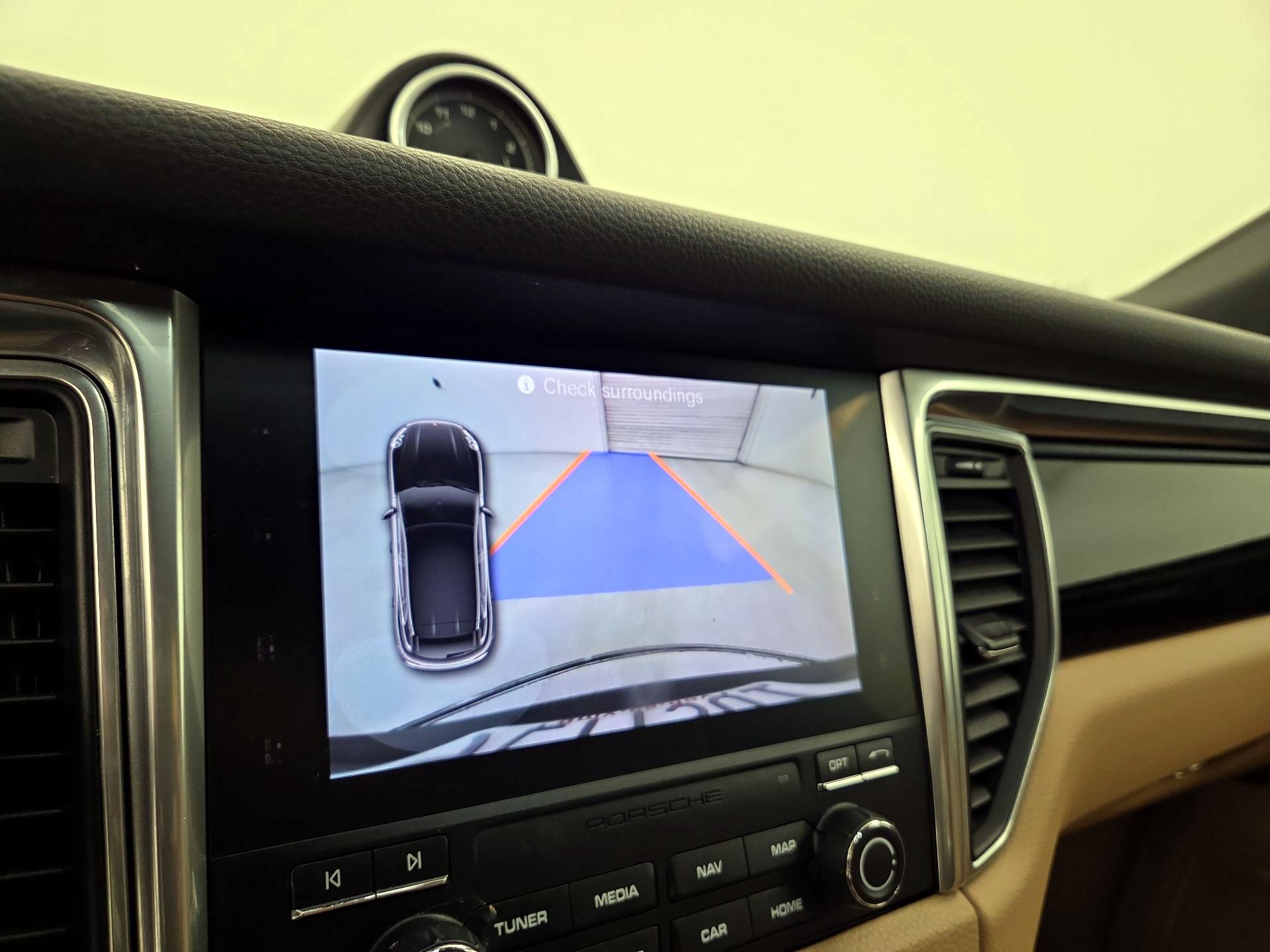 Thumbnail: 2017 Porsche Macan - 15