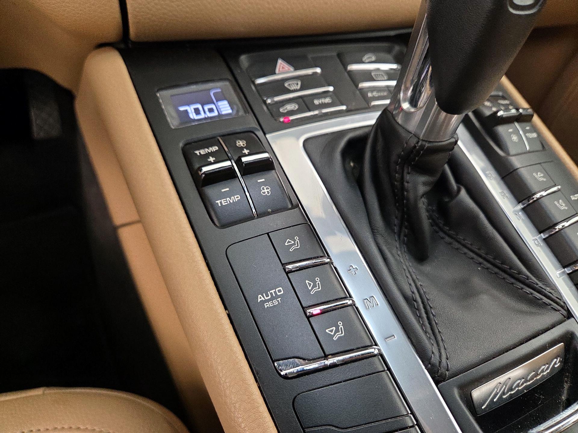 Thumbnail: 2017 Porsche Macan - 17