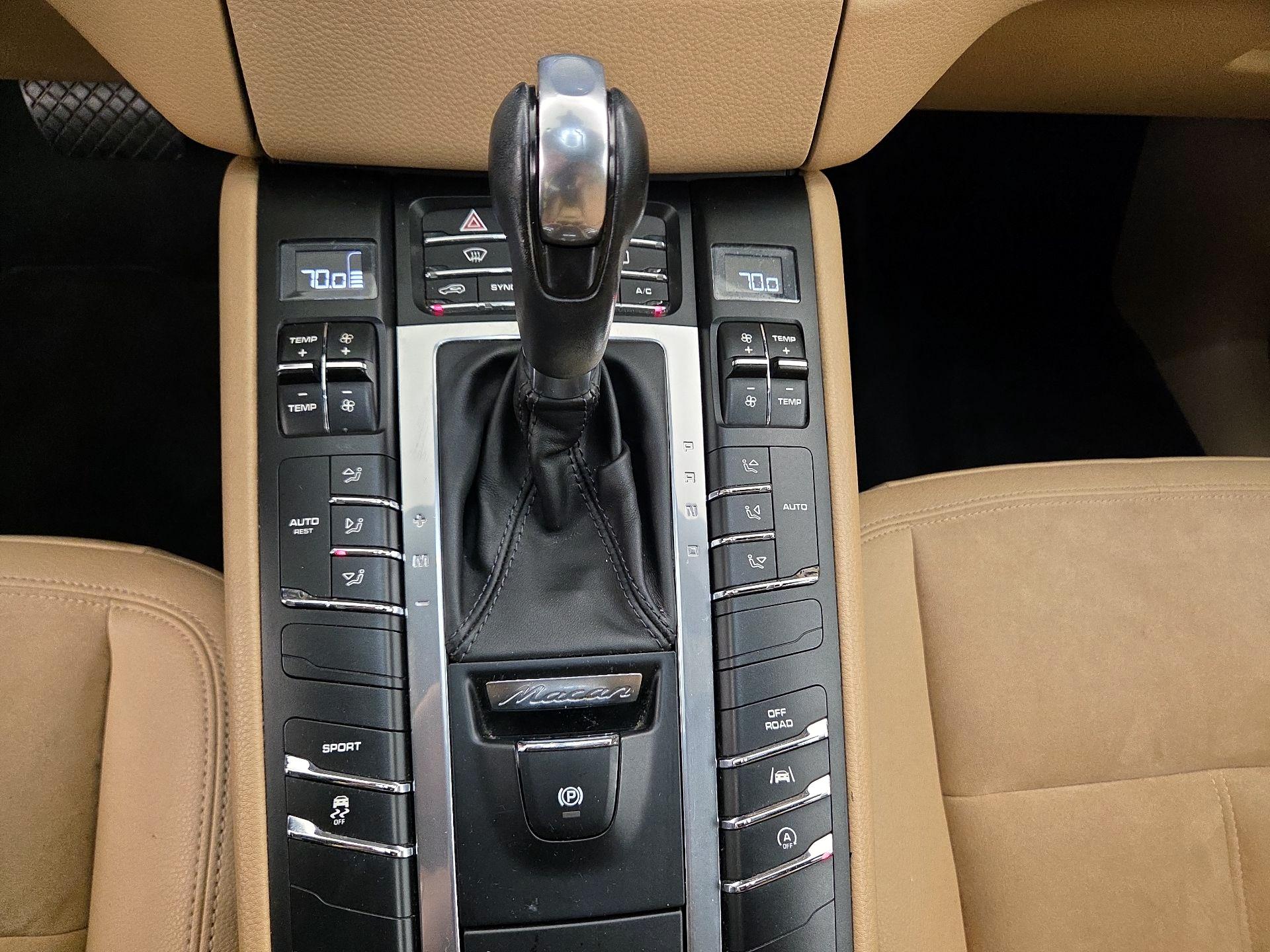 Thumbnail: 2017 Porsche Macan - 18