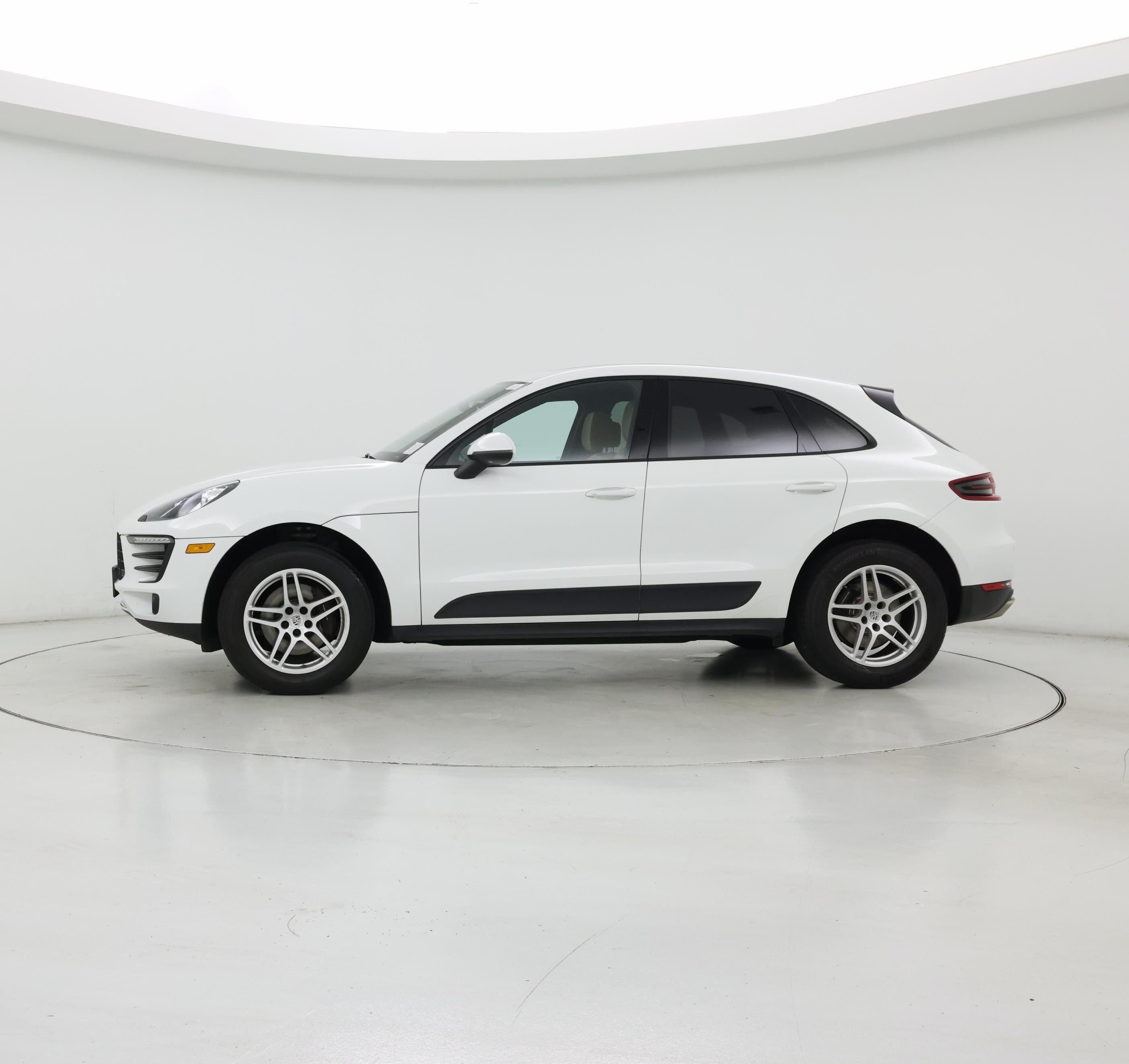 Thumbnail: 2017 Porsche Macan - 3