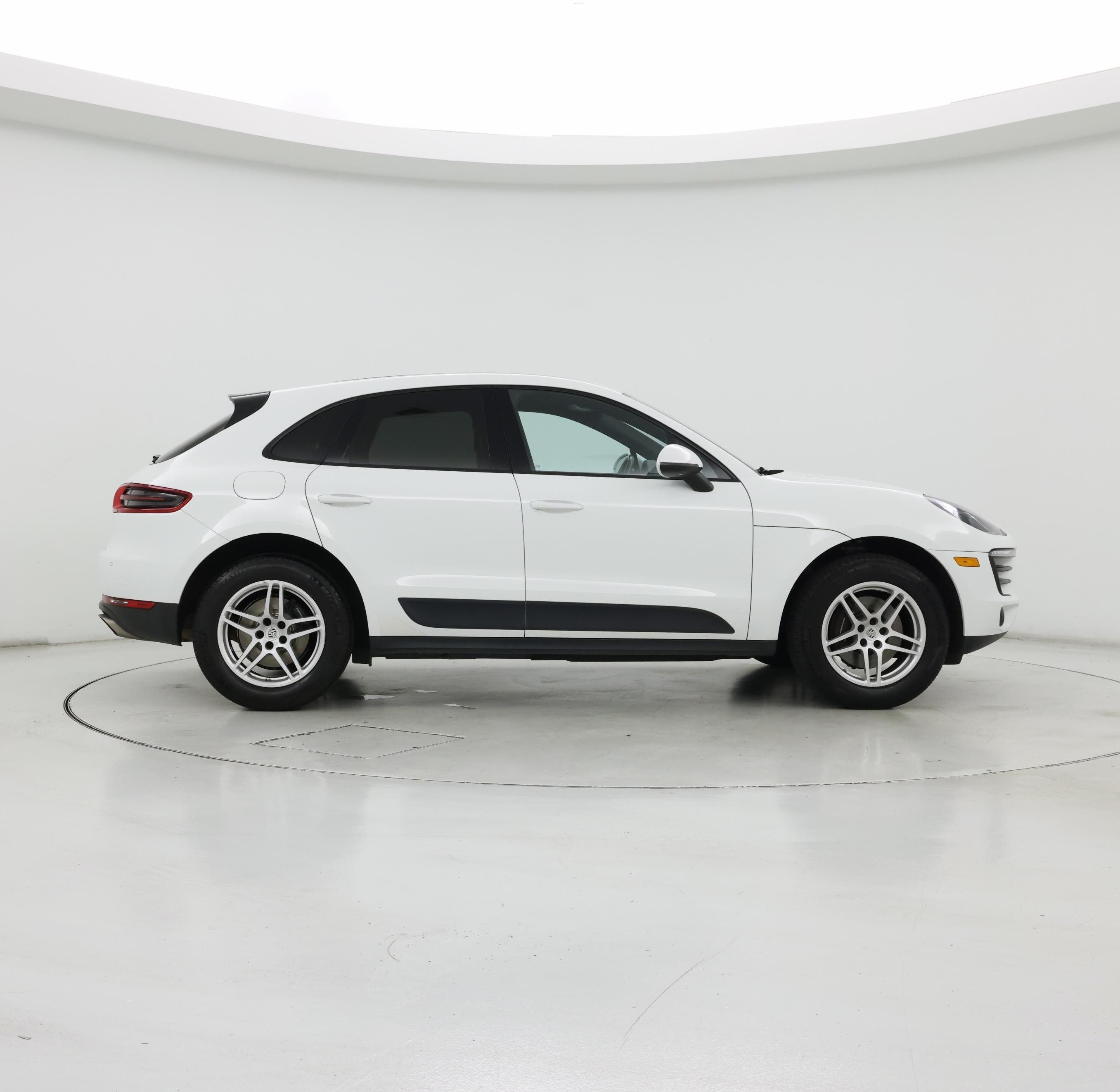 Thumbnail: 2017 Porsche Macan - 7