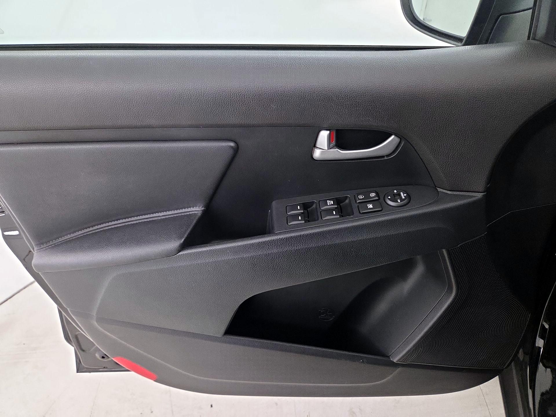 Thumbnail: 2016 Kia Sportage - 12