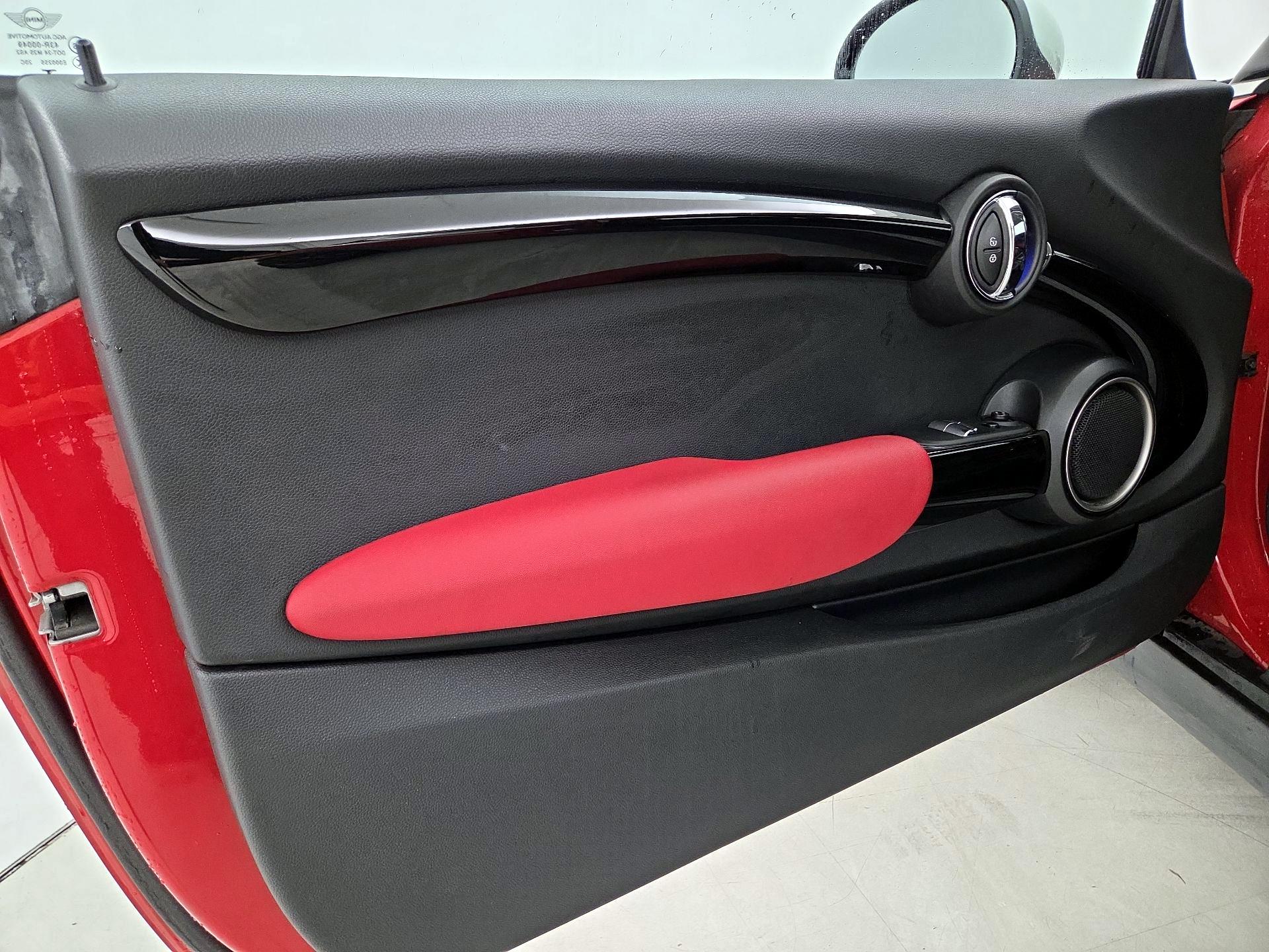 Thumbnail: 2015 MINI Cooper Hardtop - 12