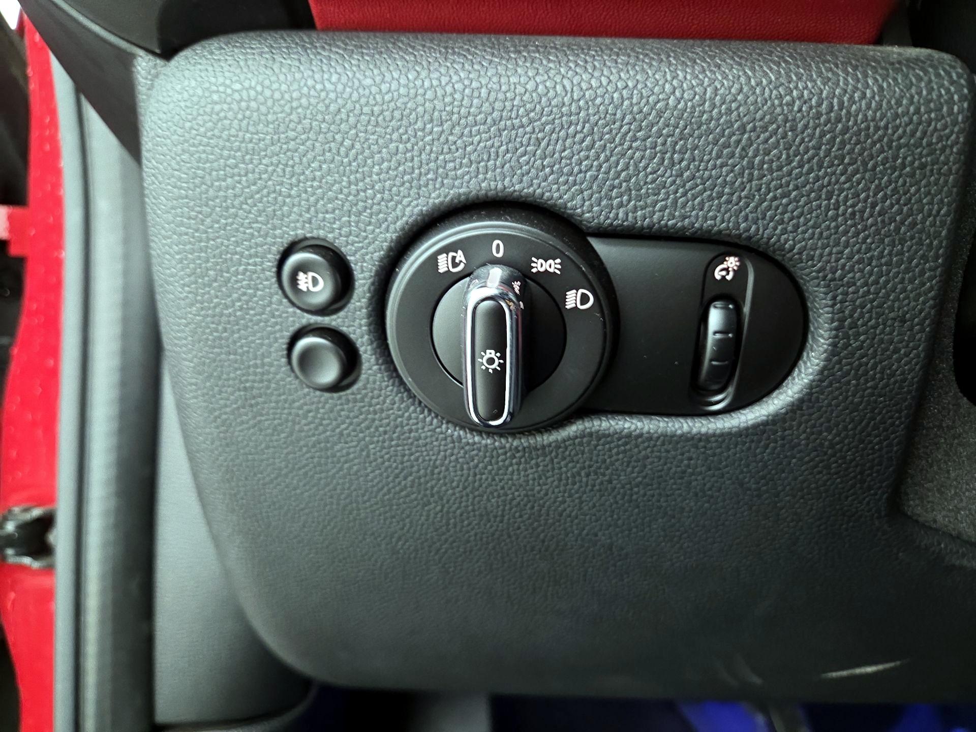 Thumbnail: 2015 MINI Cooper Hardtop - 13