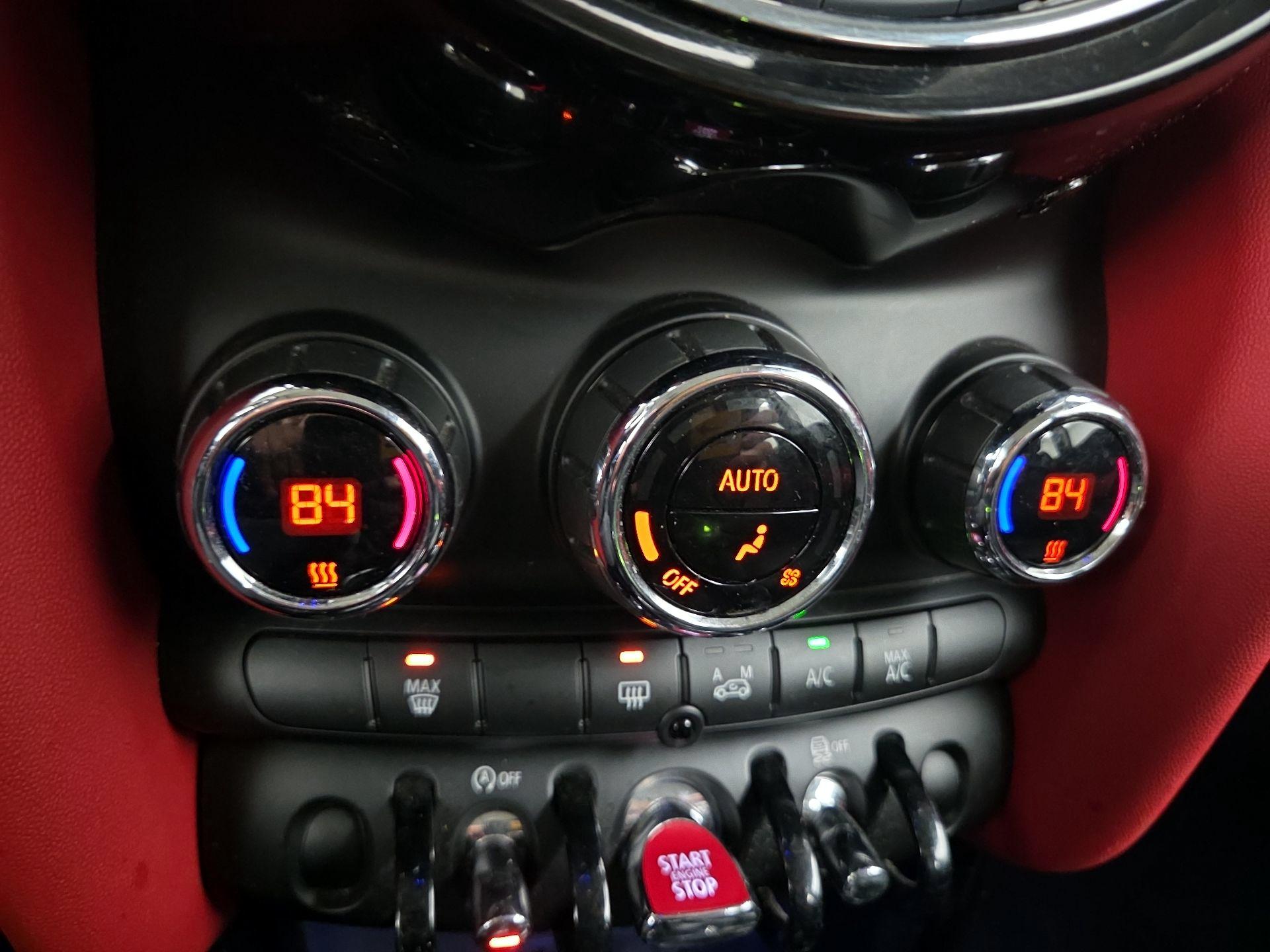 Thumbnail: 2015 MINI Cooper Hardtop - 15