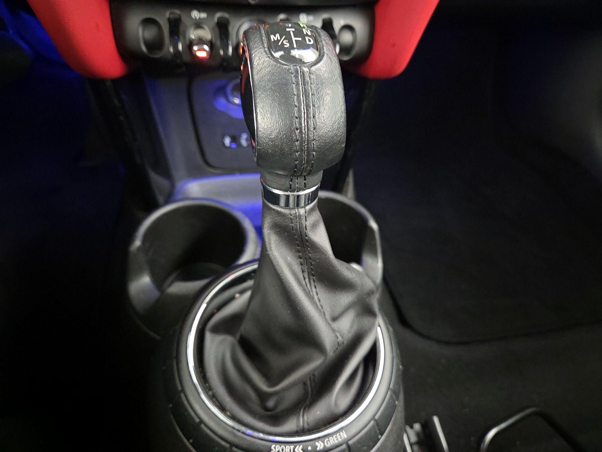 Thumbnail: 2015 MINI Cooper Hardtop - 16