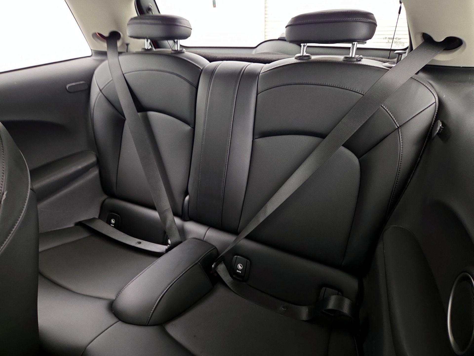 Thumbnail: 2015 MINI Cooper Hardtop - 18