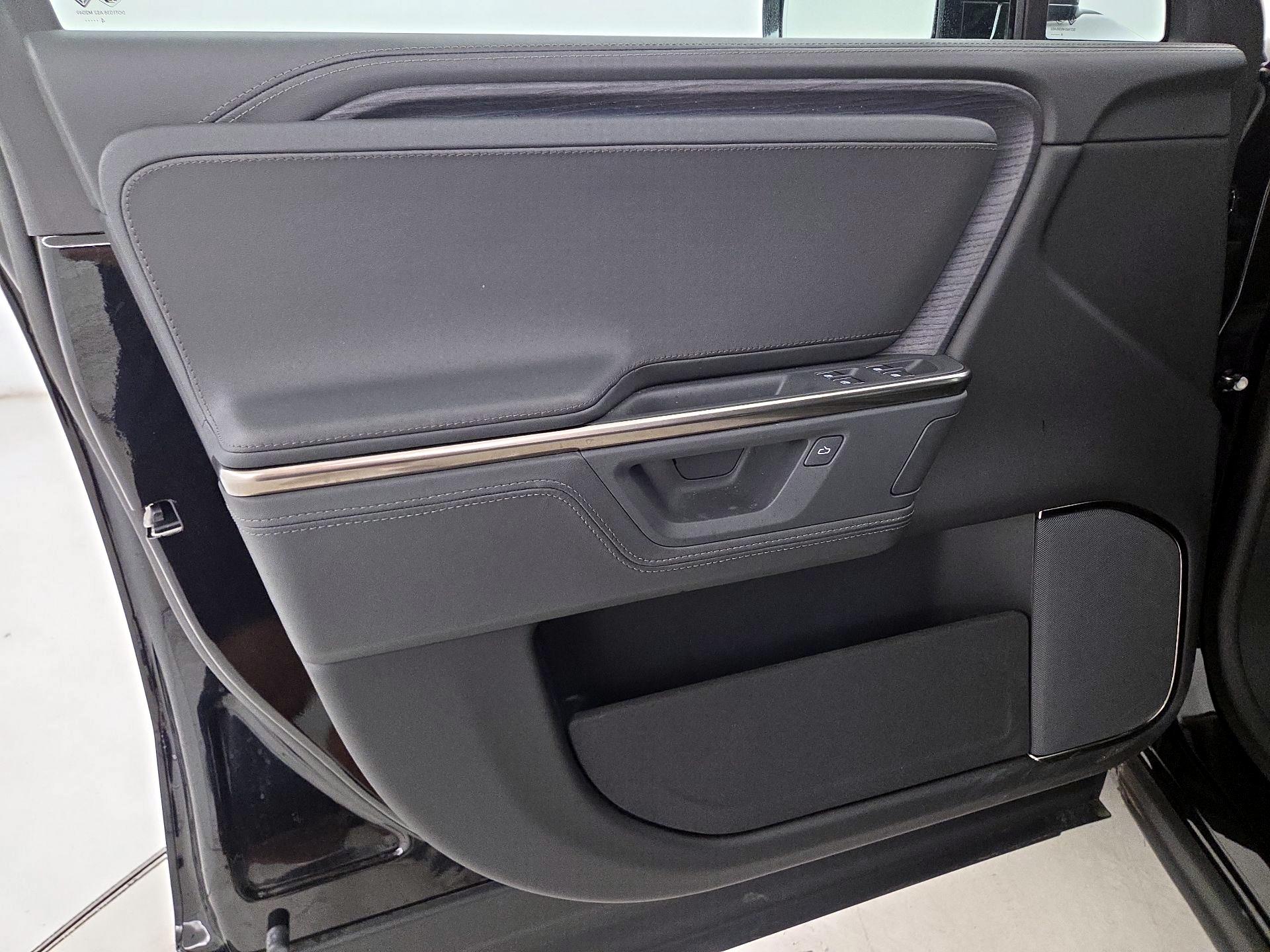 Thumbnail: 2025 Rivian R1T - 12