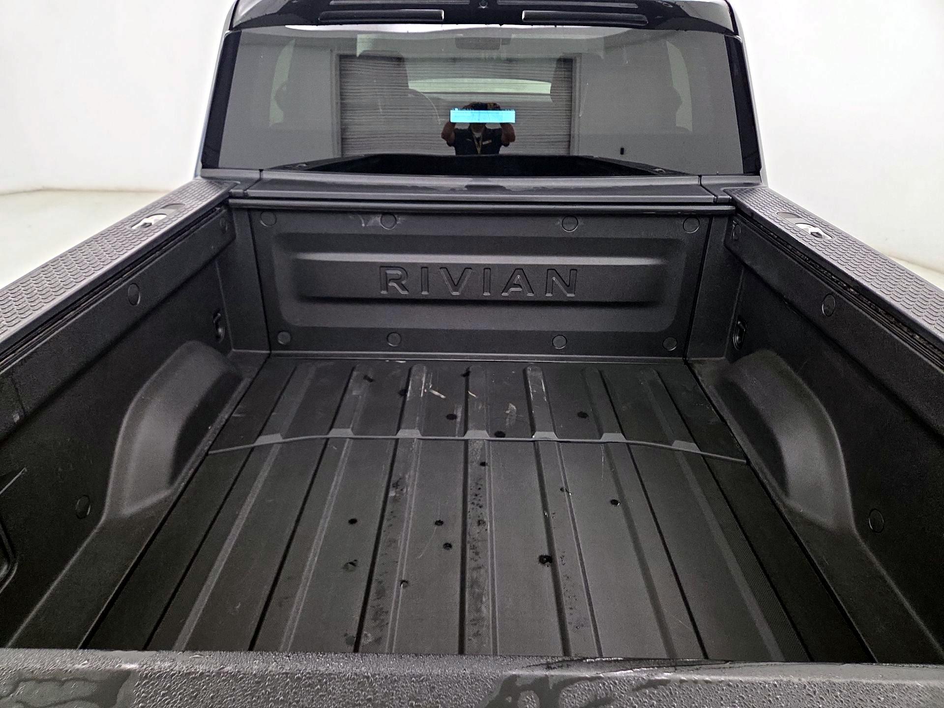 Thumbnail: 2025 Rivian R1T - 19