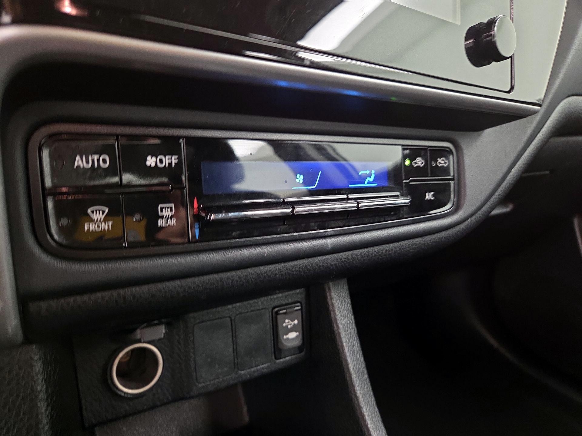 Thumbnail: 2017 Toyota Corolla - 16