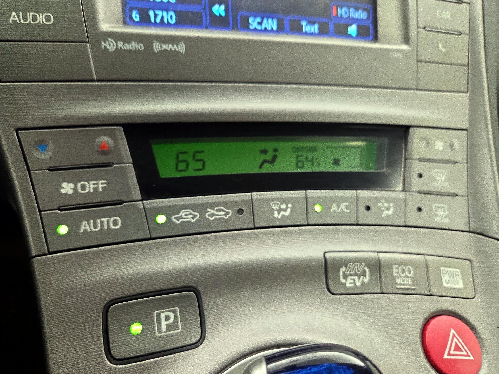 Thumbnail: 2014 Toyota Prius - 17